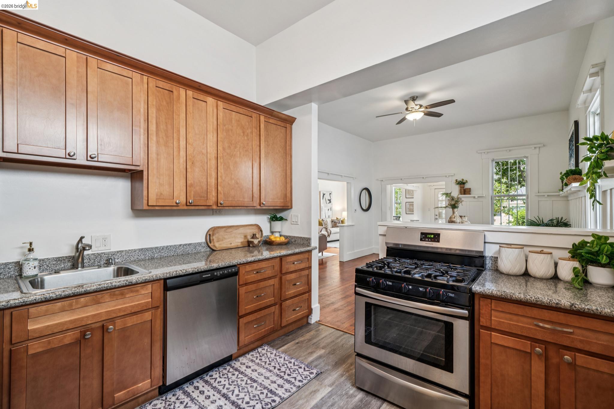 Detail Gallery Image 25 of 44 For 1206 E 22nd St, Oakland,  CA 94606 - 3 Beds | 1 Baths