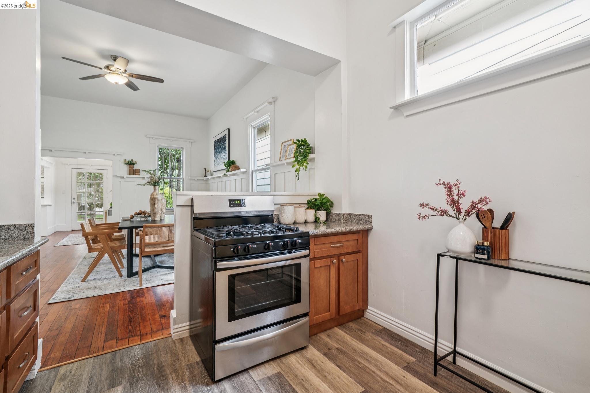 Detail Gallery Image 26 of 44 For 1206 E 22nd St, Oakland,  CA 94606 - 3 Beds | 1 Baths