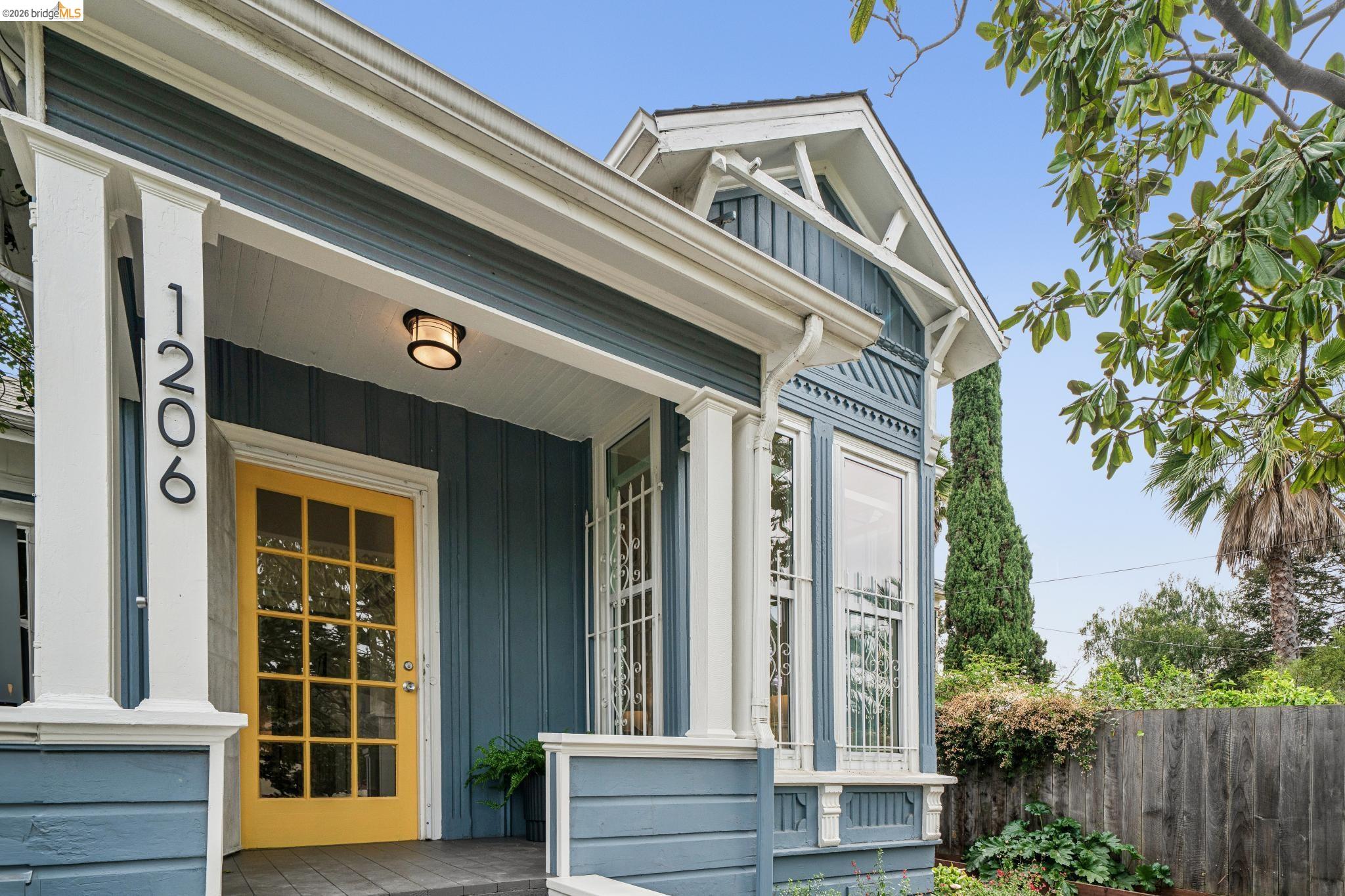 Detail Gallery Image 5 of 44 For 1206 E 22nd St, Oakland,  CA 94606 - 3 Beds | 1 Baths