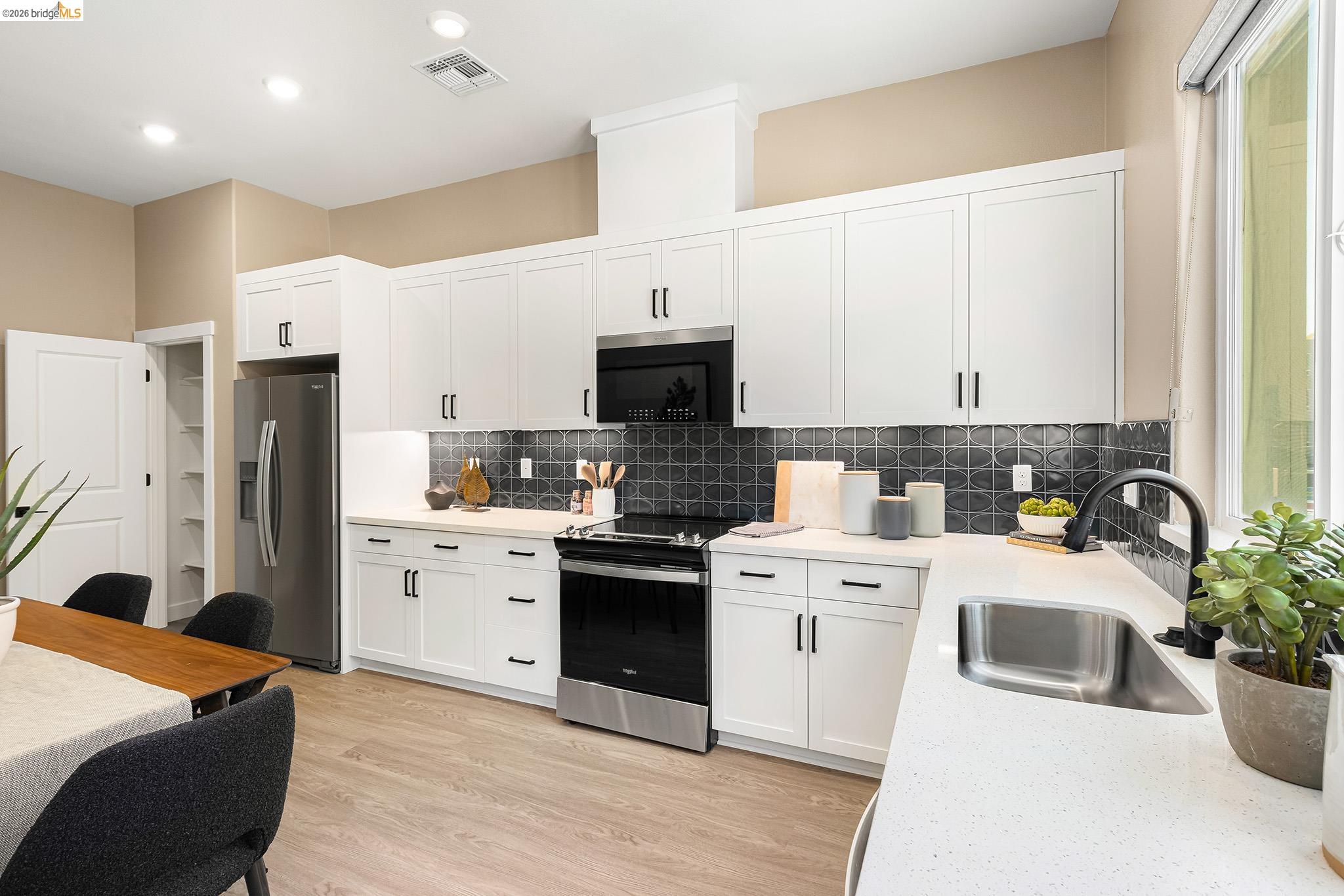 Photo #3: 41129401 Listing: Photo #3