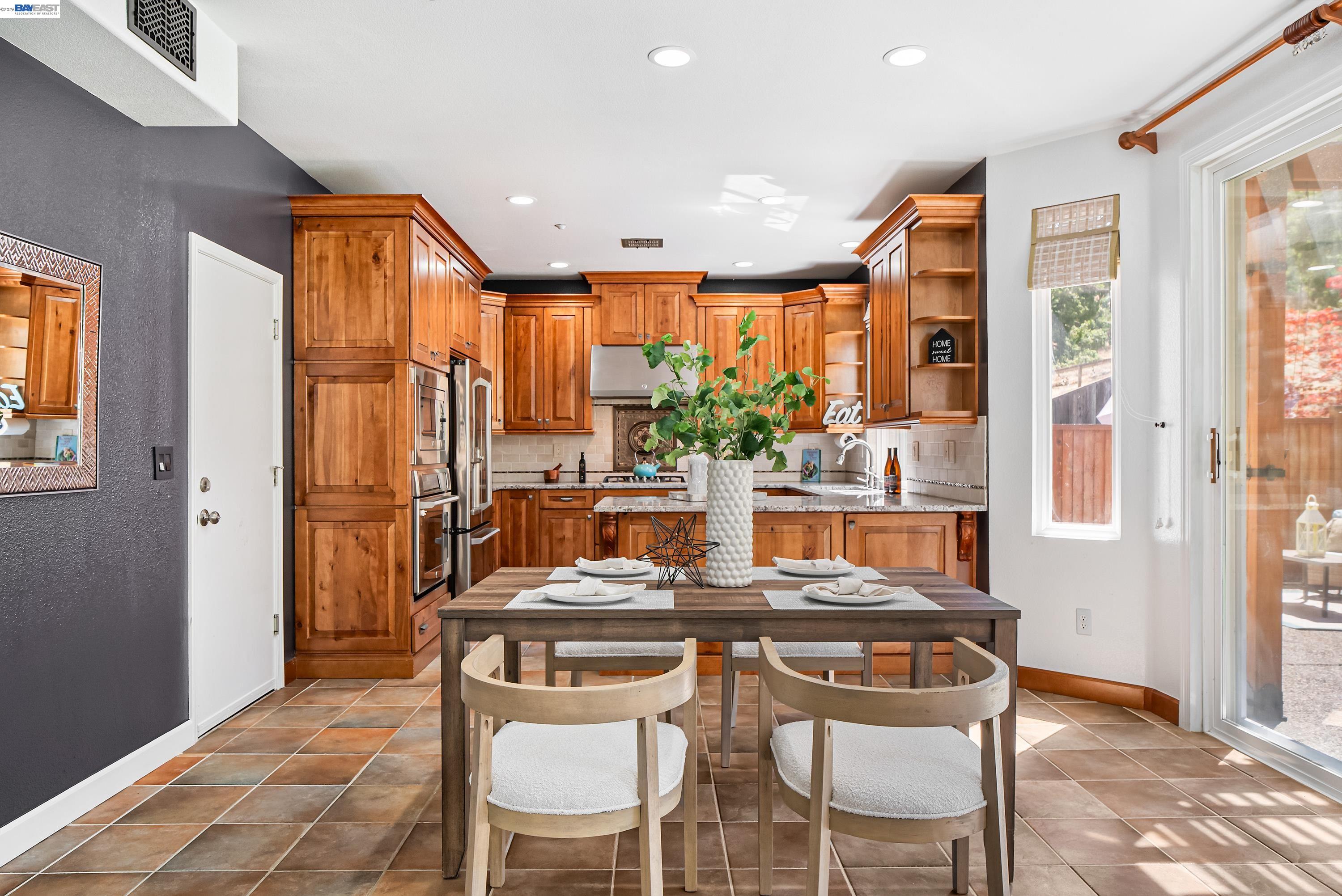 Detail Gallery Image 11 of 43 For 43 Ferdinand Way, Novato,  CA 94949 - 3 Beds | 2/1 Baths