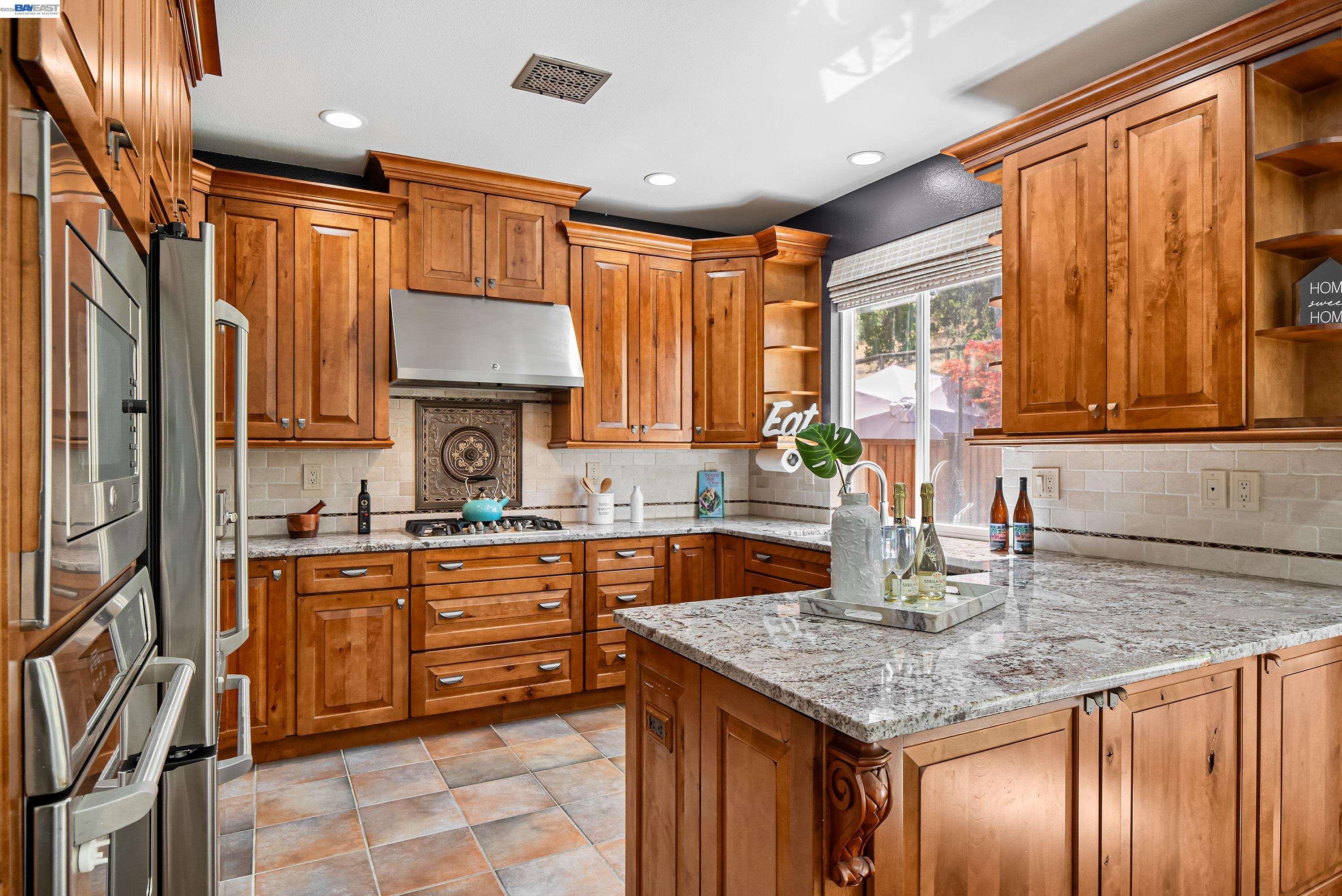 Detail Gallery Image 12 of 43 For 43 Ferdinand Way, Novato,  CA 94949 - 3 Beds | 2/1 Baths