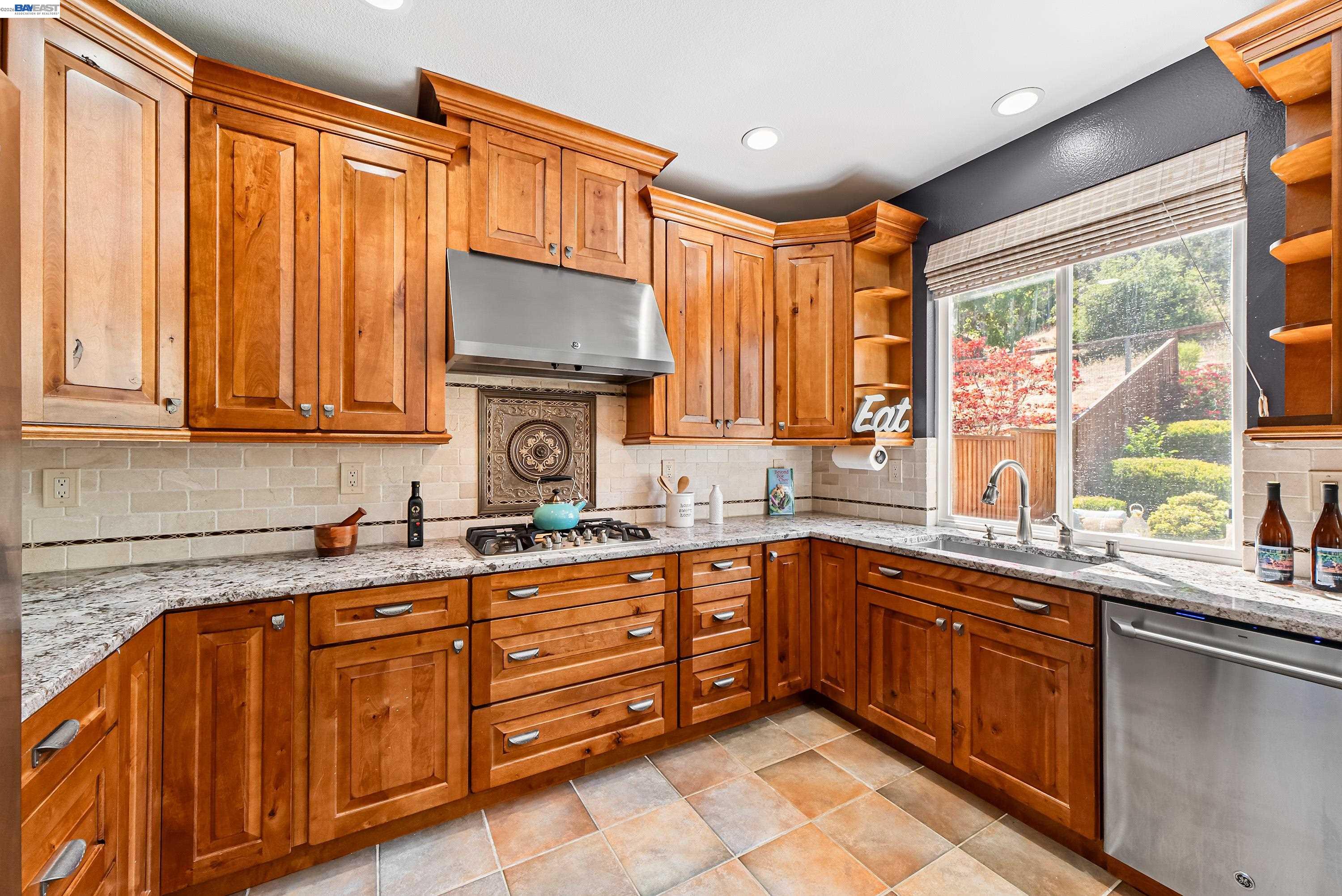 Detail Gallery Image 13 of 43 For 43 Ferdinand Way, Novato,  CA 94949 - 3 Beds | 2/1 Baths