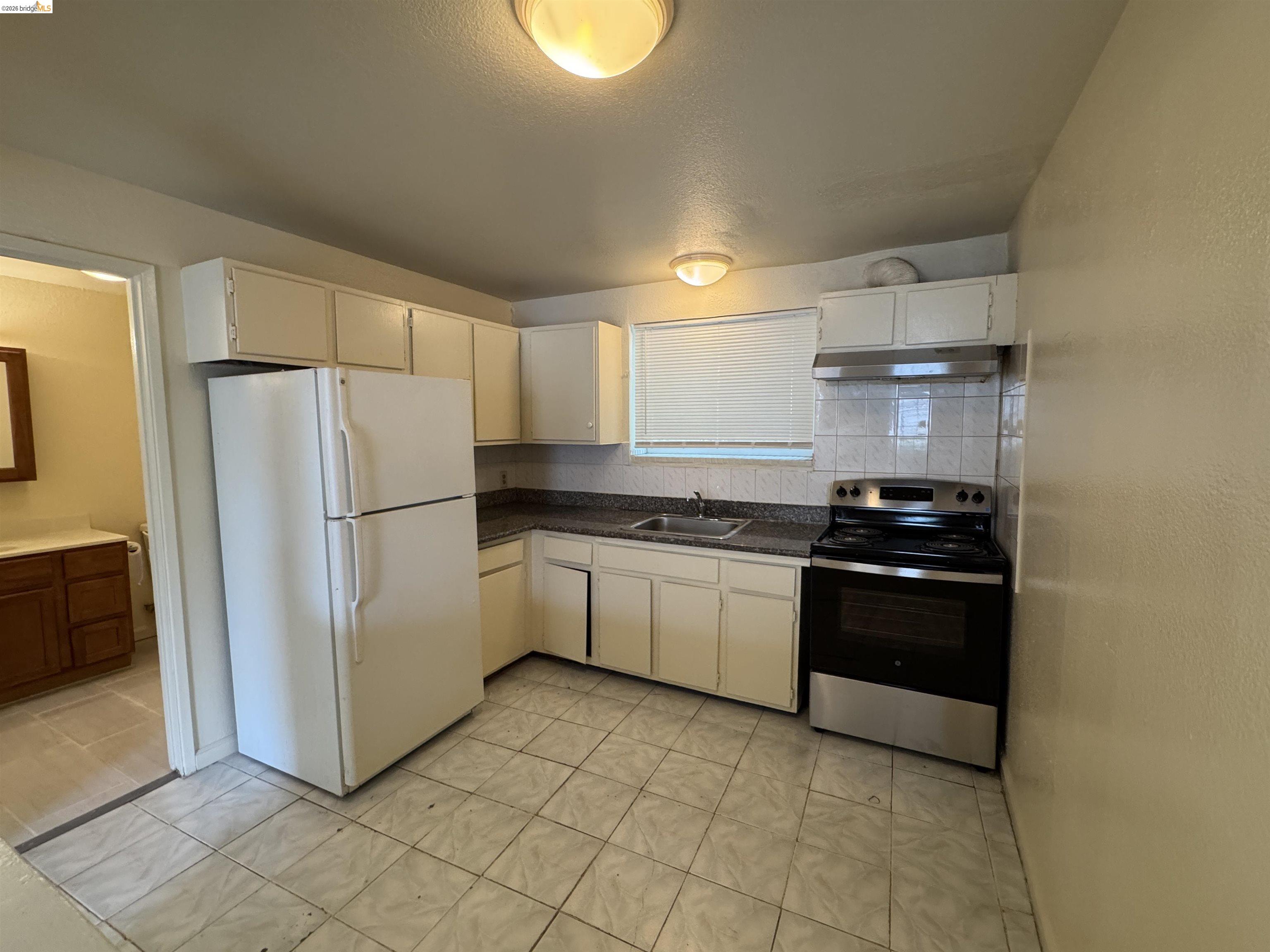 Detail Gallery Image 9 of 16 For 2151 E 24th Street, Oakland,  CA 94606 - – Beds | – Baths