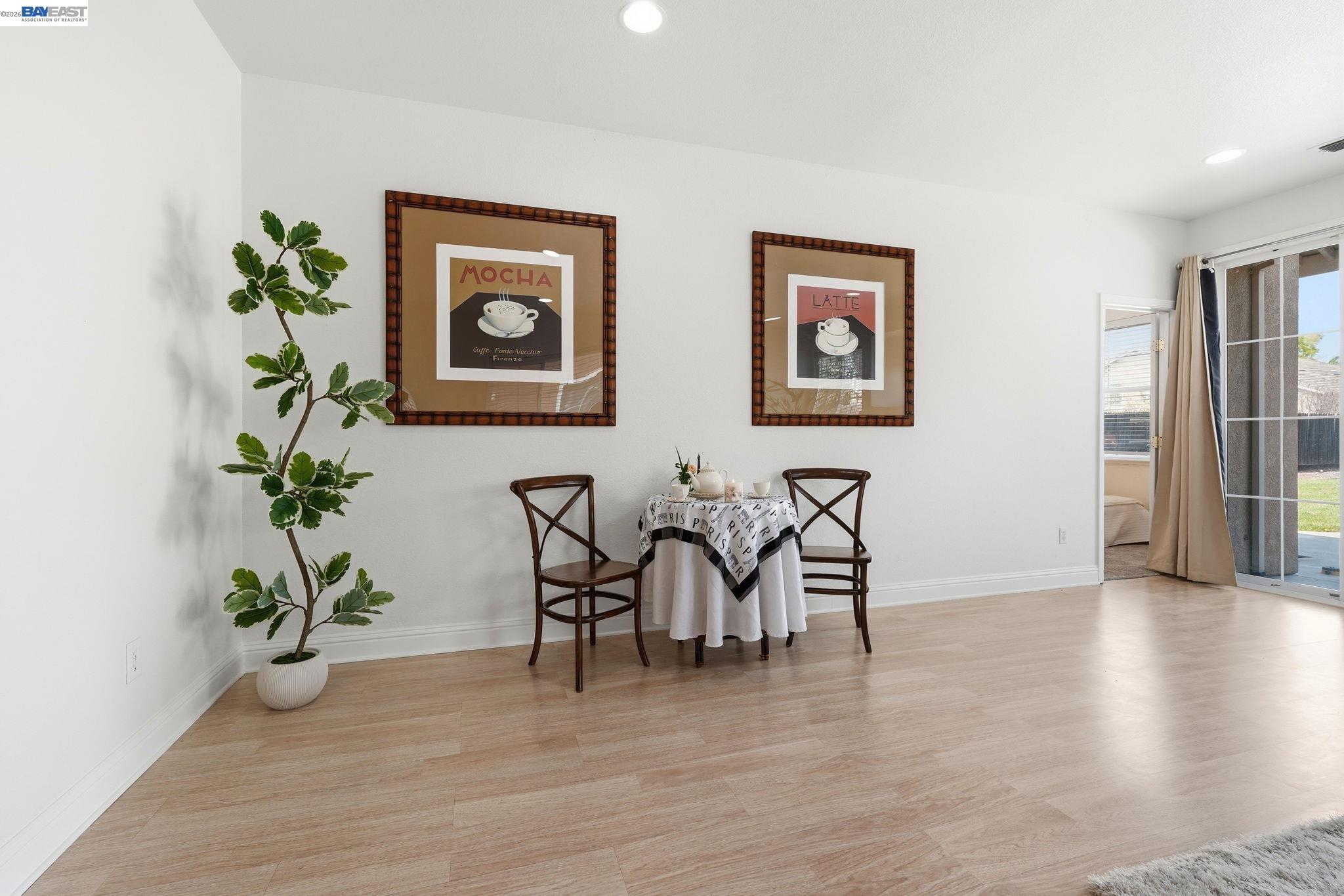 Detail Gallery Image 11 of 46 For 1339 Cherry Blossom, Tracy,  CA 95377-8818 - 6 Beds | 4/1 Baths