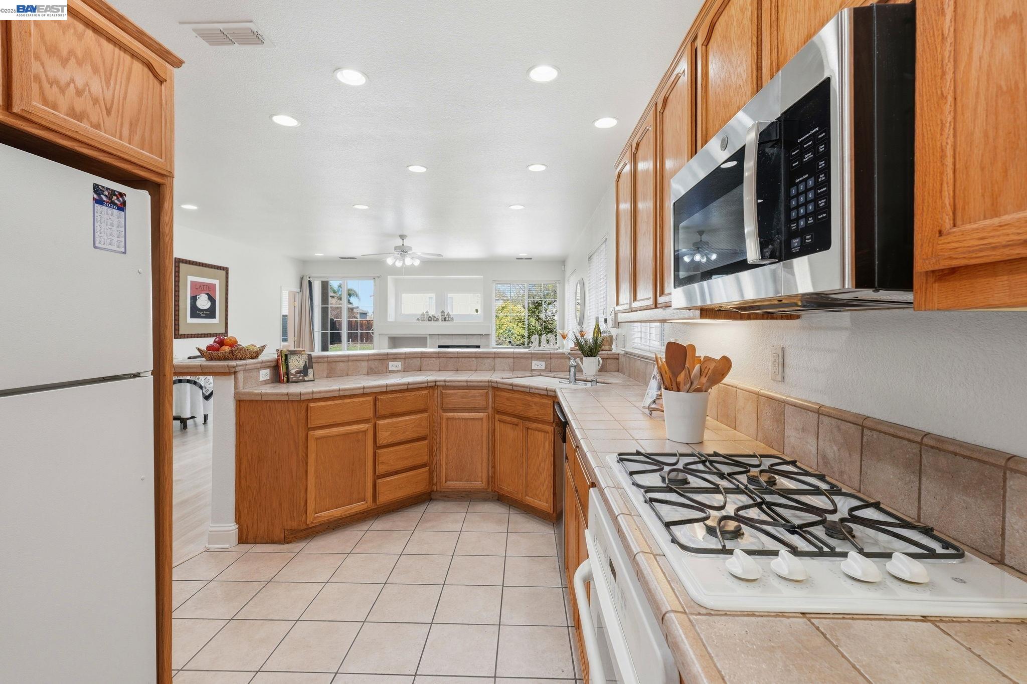 Detail Gallery Image 14 of 46 For 1339 Cherry Blossom, Tracy,  CA 95377-8818 - 6 Beds | 4/1 Baths