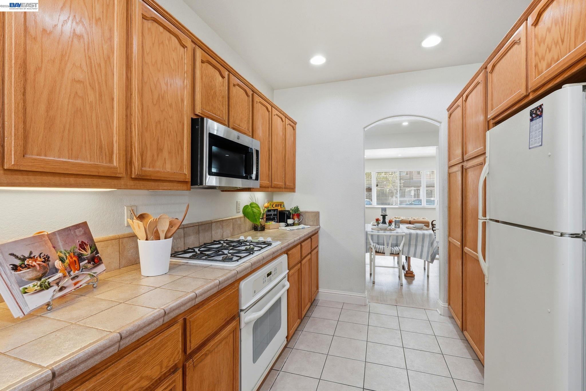 Detail Gallery Image 15 of 46 For 1339 Cherry Blossom, Tracy,  CA 95377-8818 - 6 Beds | 4/1 Baths