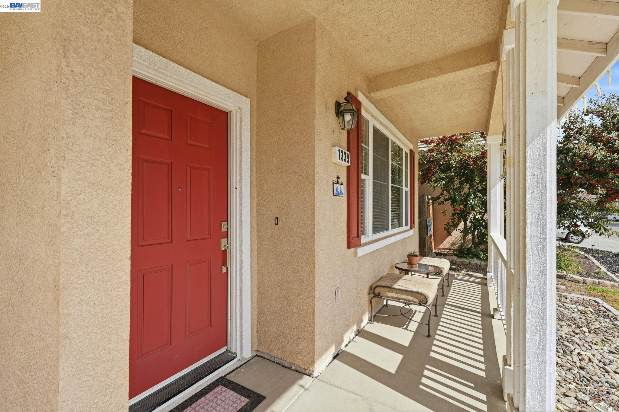 Detail Gallery Image 4 of 46 For 1339 Cherry Blossom, Tracy,  CA 95377-8818 - 6 Beds | 4/1 Baths