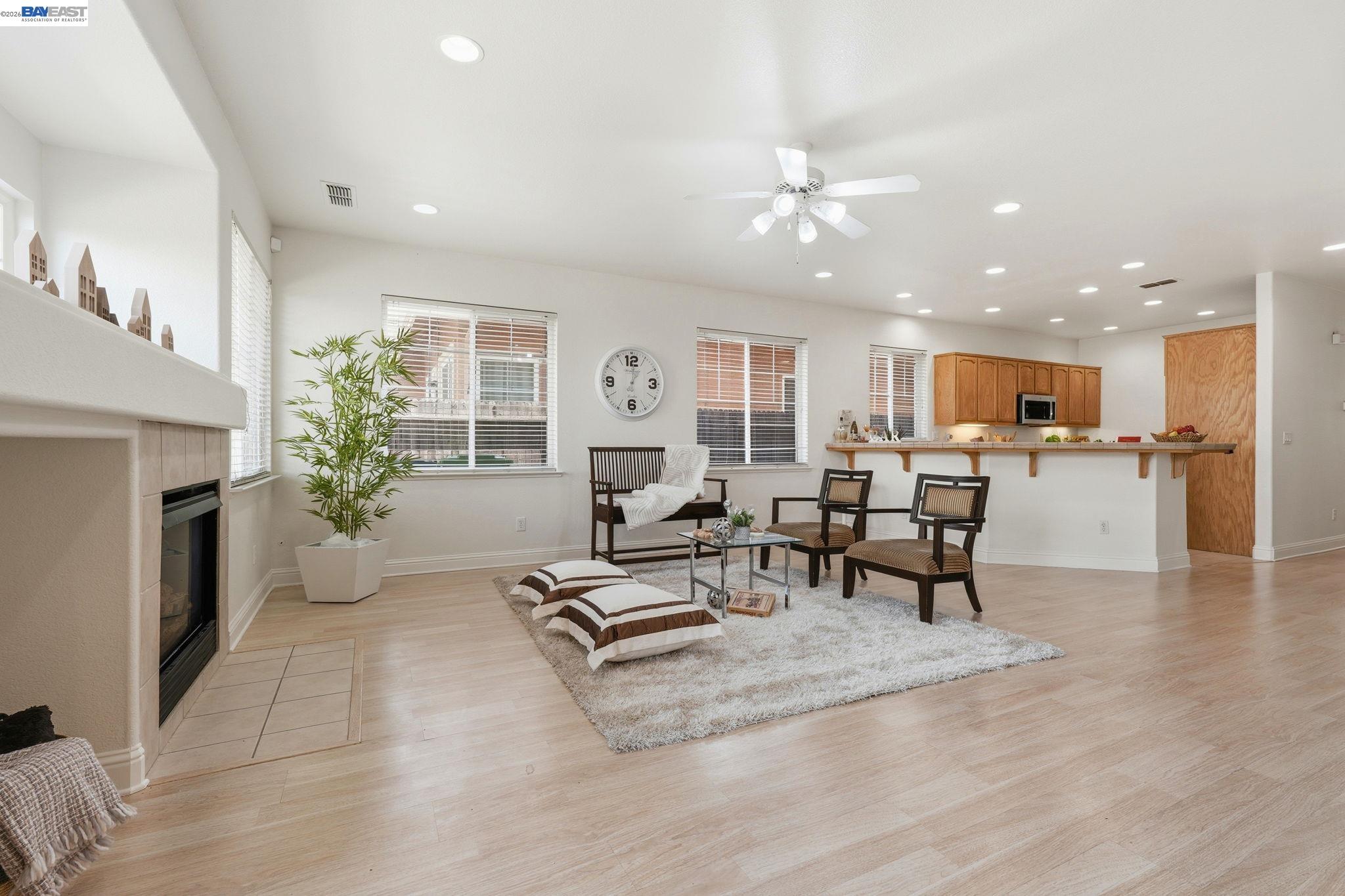 Detail Gallery Image 9 of 46 For 1339 Cherry Blossom, Tracy,  CA 95377-8818 - 6 Beds | 4/1 Baths