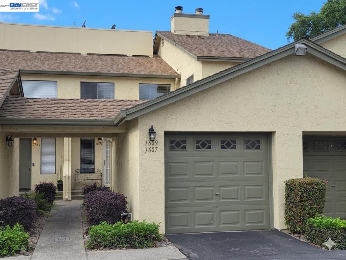 Detail Gallery Image 2 of 28 For 1609 W Swain Rd, Stockton,  CA 95207 - 2 Beds | 2 Baths