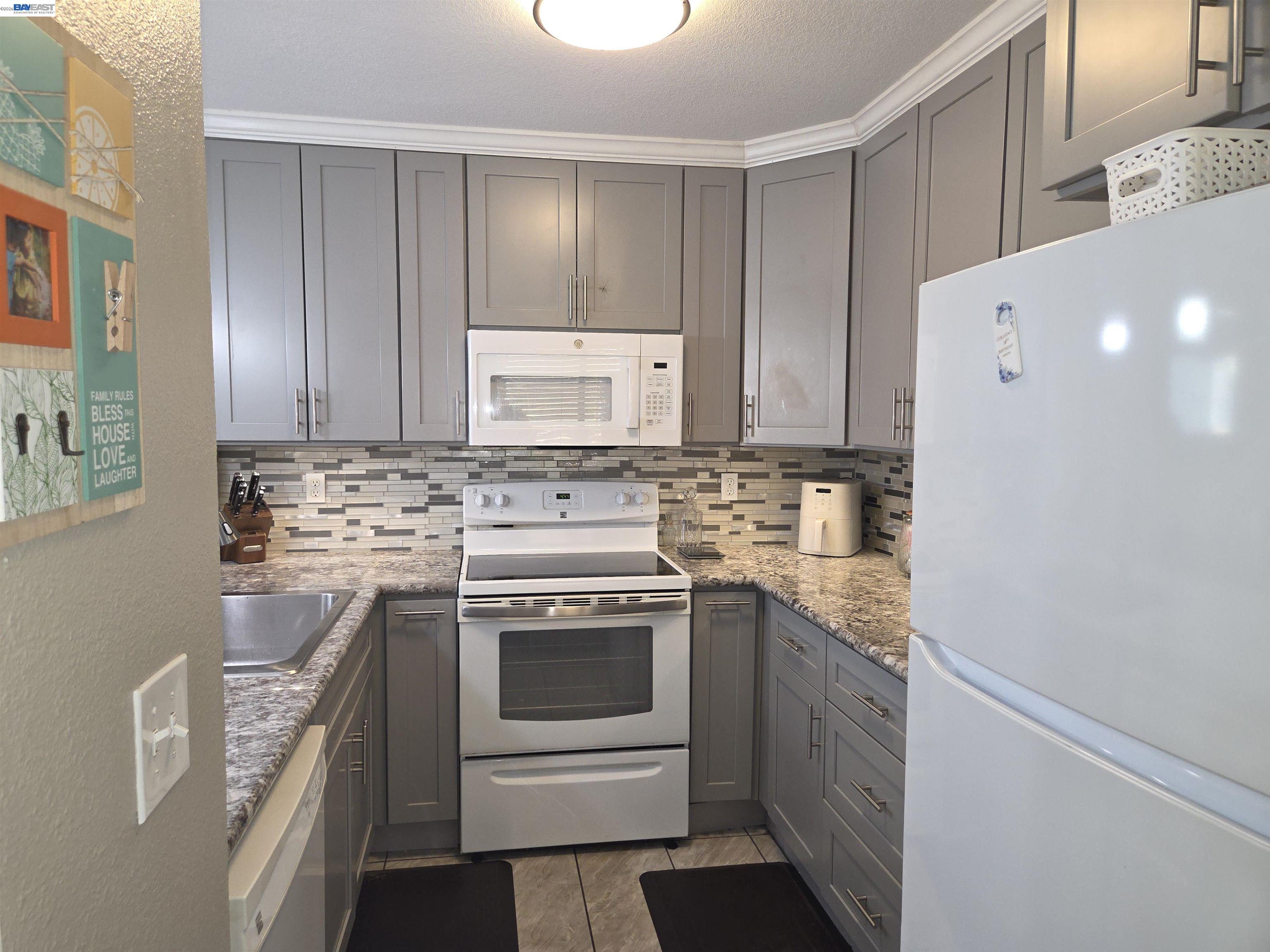 Detail Gallery Image 11 of 28 For 1609 W Swain Rd, Stockton,  CA 95207 - 2 Beds | 2 Baths