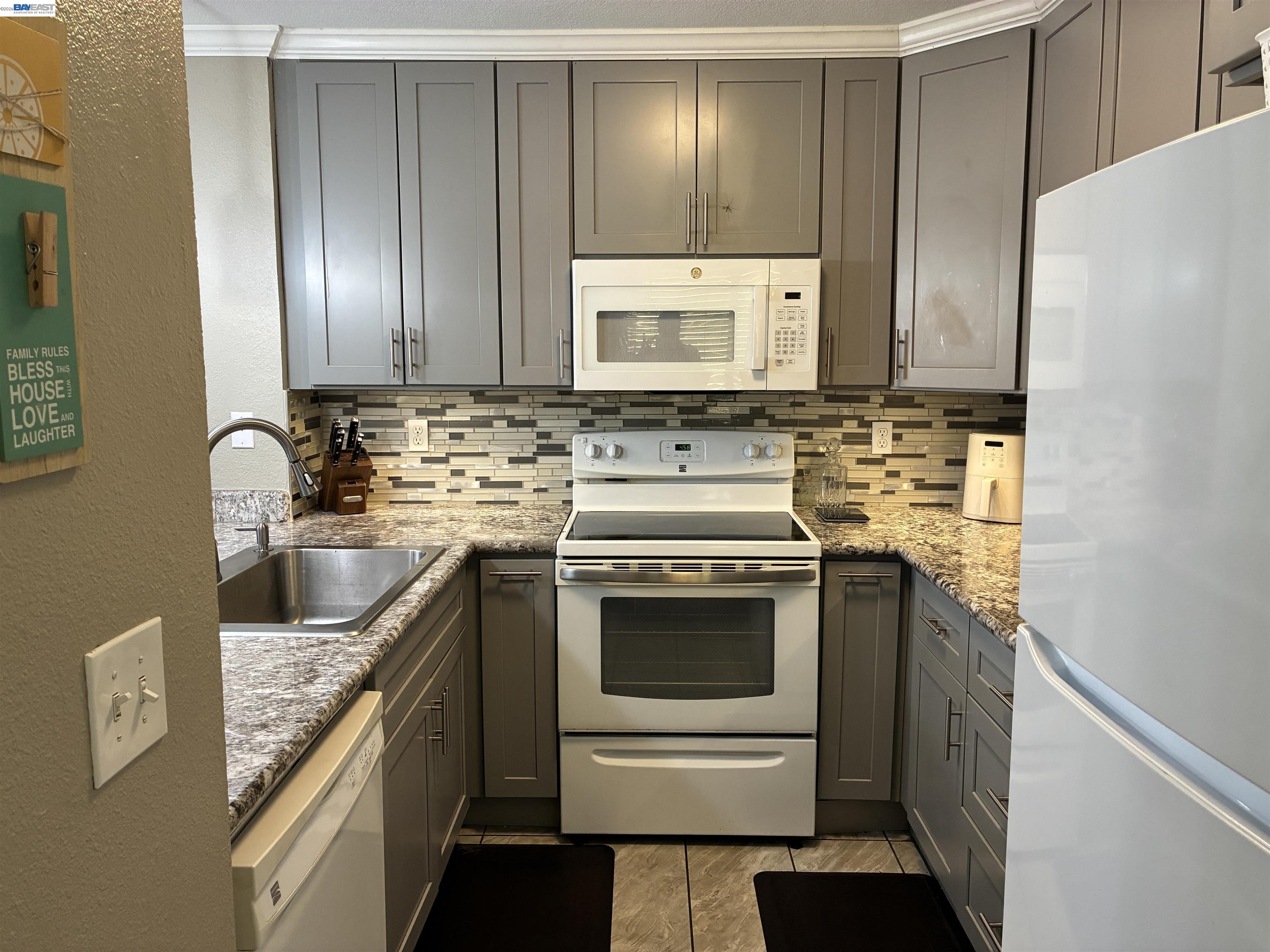 Detail Gallery Image 12 of 28 For 1609 W Swain Rd, Stockton,  CA 95207 - 2 Beds | 2 Baths