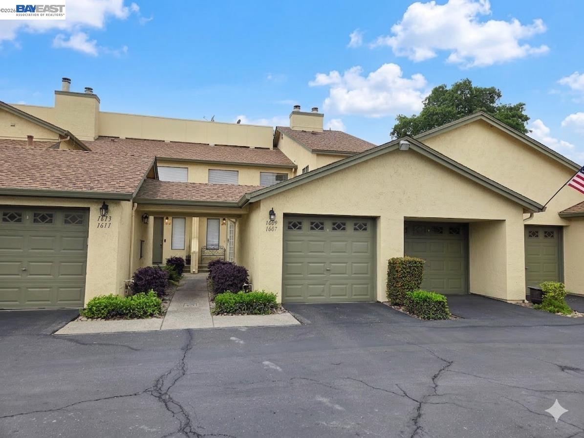 Detail Gallery Image 3 of 28 For 1609 W Swain Rd, Stockton,  CA 95207 - 2 Beds | 2 Baths