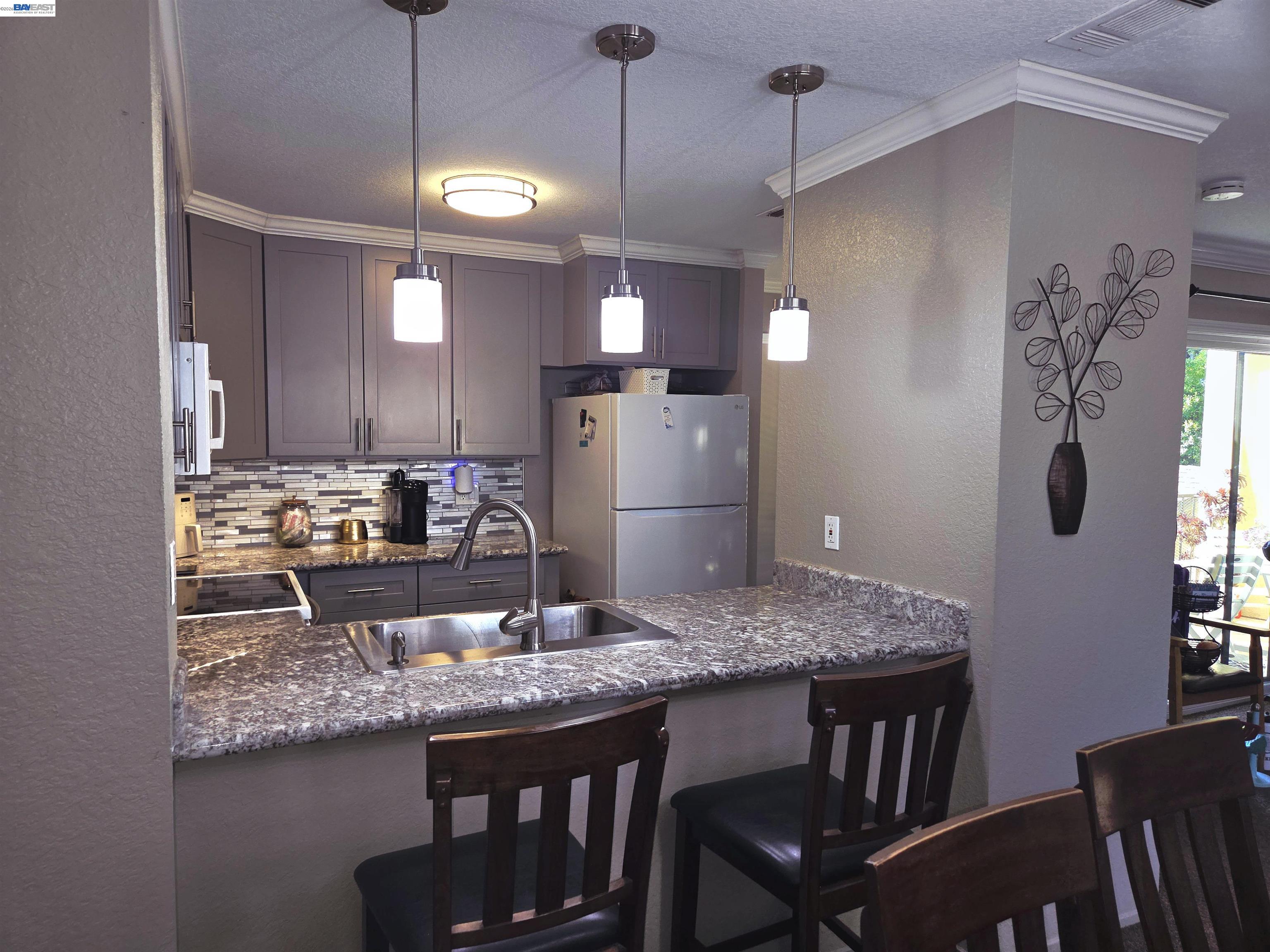 Detail Gallery Image 8 of 28 For 1609 W Swain Rd, Stockton,  CA 95207 - 2 Beds | 2 Baths