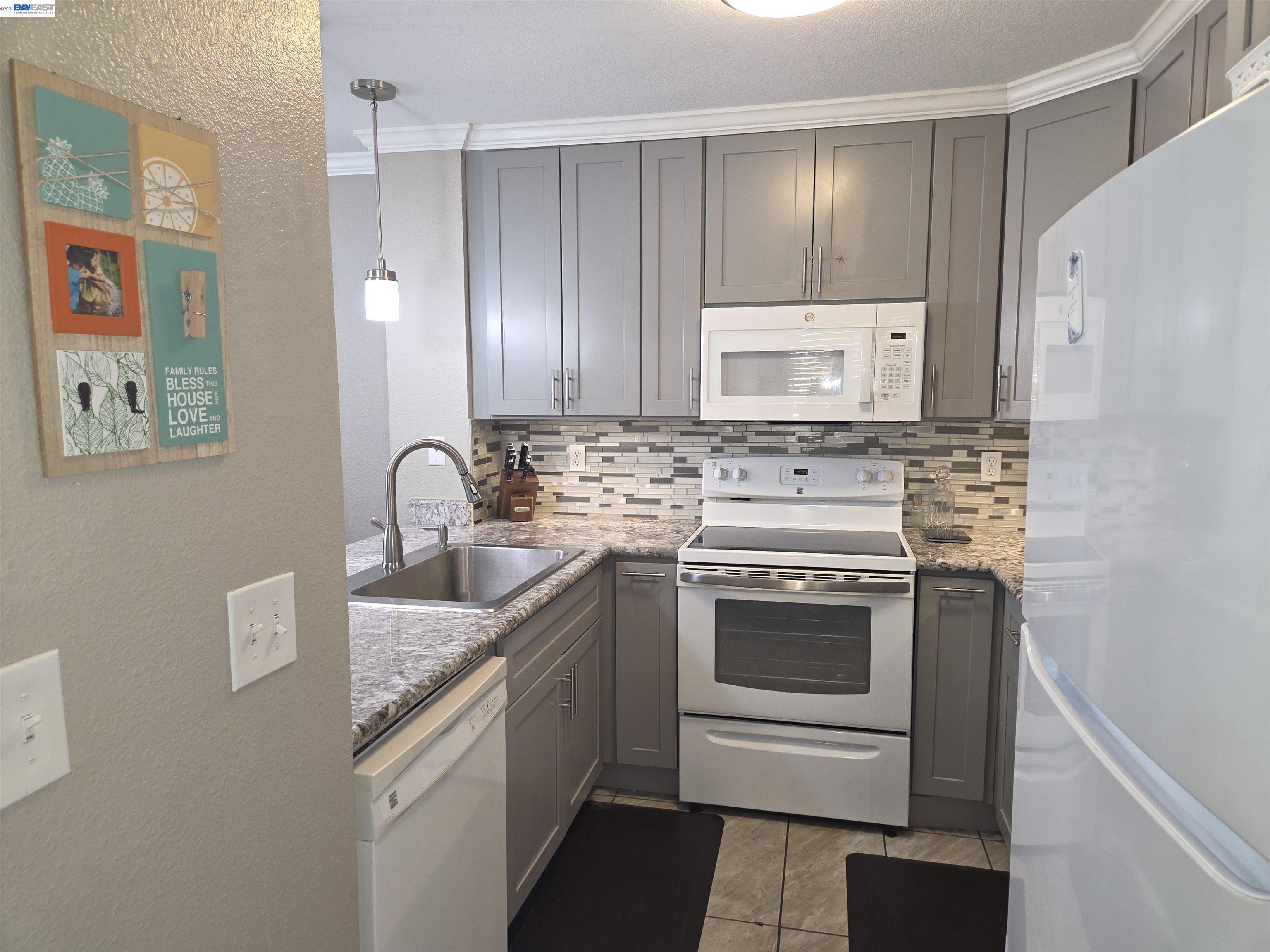 Detail Gallery Image 10 of 28 For 1609 W Swain Rd, Stockton,  CA 95207 - 2 Beds | 2 Baths