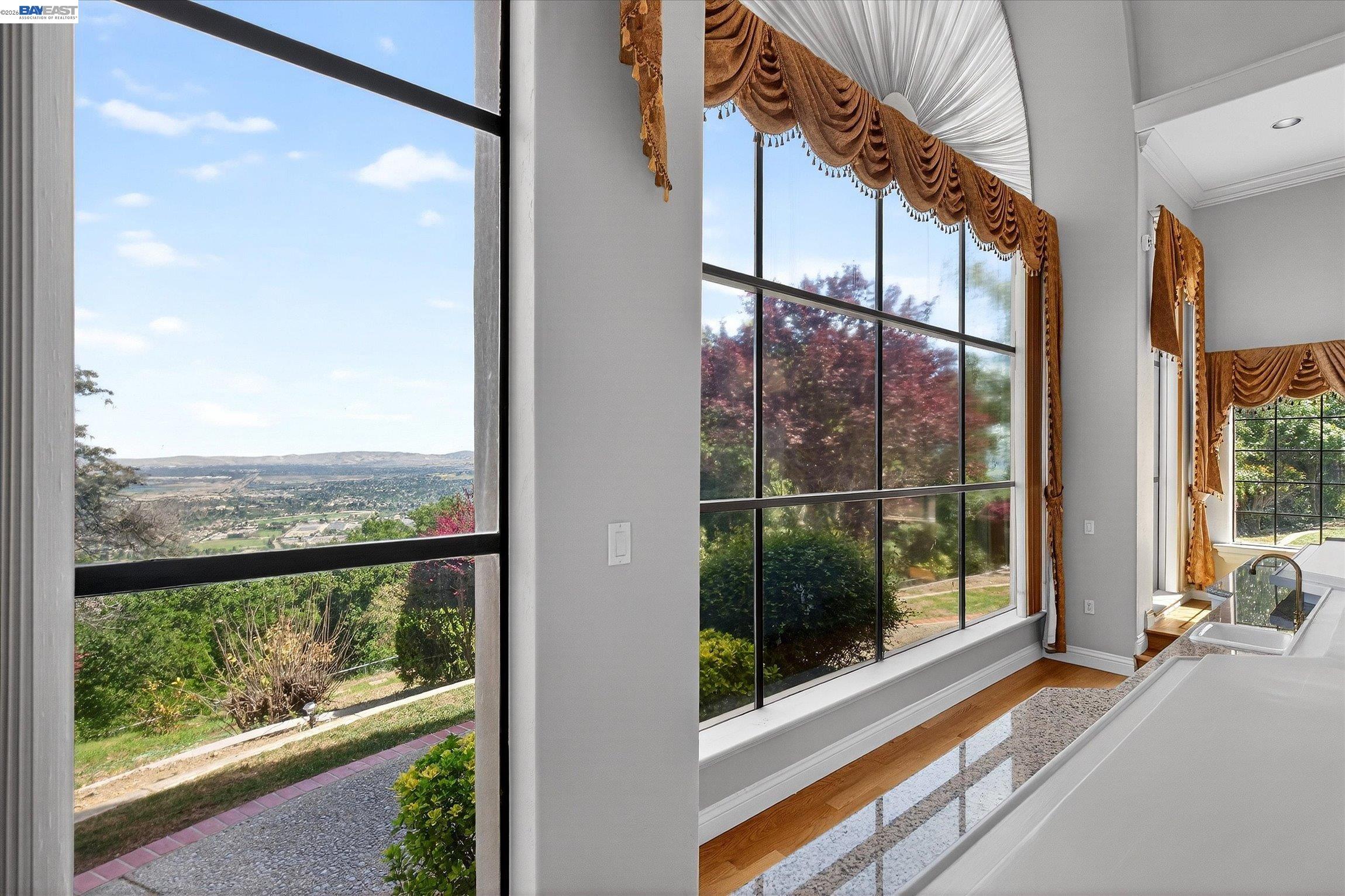 Detail Gallery Image 17 of 59 For 9500 Santos Ranch Rd, Pleasanton,  CA 94588 - 5 Beds | 6/1 Baths