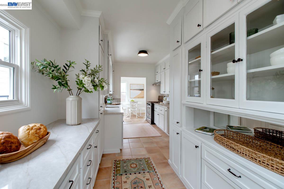 Detail Gallery Image 14 of 60 For 1716 Santa Clara Ave, Alameda,  CA 94501 - 6 Beds | 2 Baths