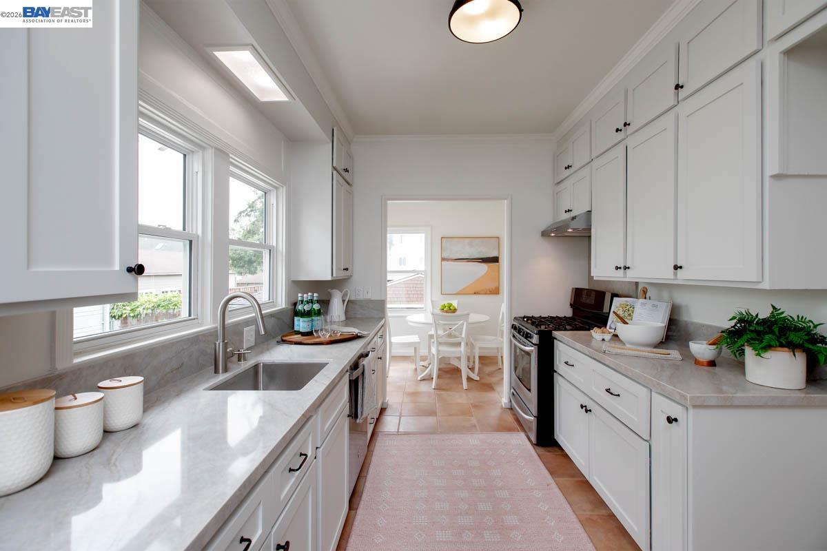 Detail Gallery Image 20 of 60 For 1716 Santa Clara Ave, Alameda,  CA 94501 - 6 Beds | 2 Baths