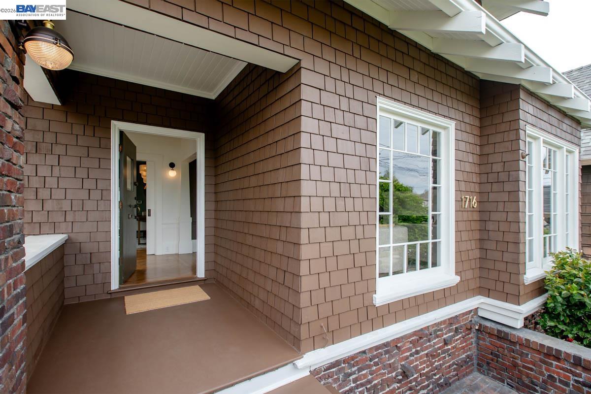 Detail Gallery Image 4 of 60 For 1716 Santa Clara Ave, Alameda,  CA 94501 - 6 Beds | 2 Baths