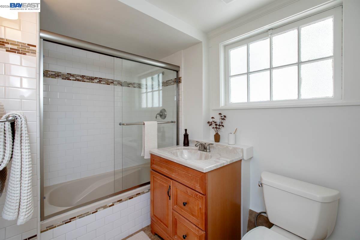Detail Gallery Image 39 of 60 For 1716 Santa Clara Ave, Alameda,  CA 94501 - 6 Beds | 2 Baths