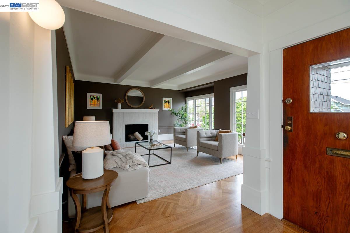 Detail Gallery Image 7 of 60 For 1716 Santa Clara Ave, Alameda,  CA 94501 - 6 Beds | 2 Baths