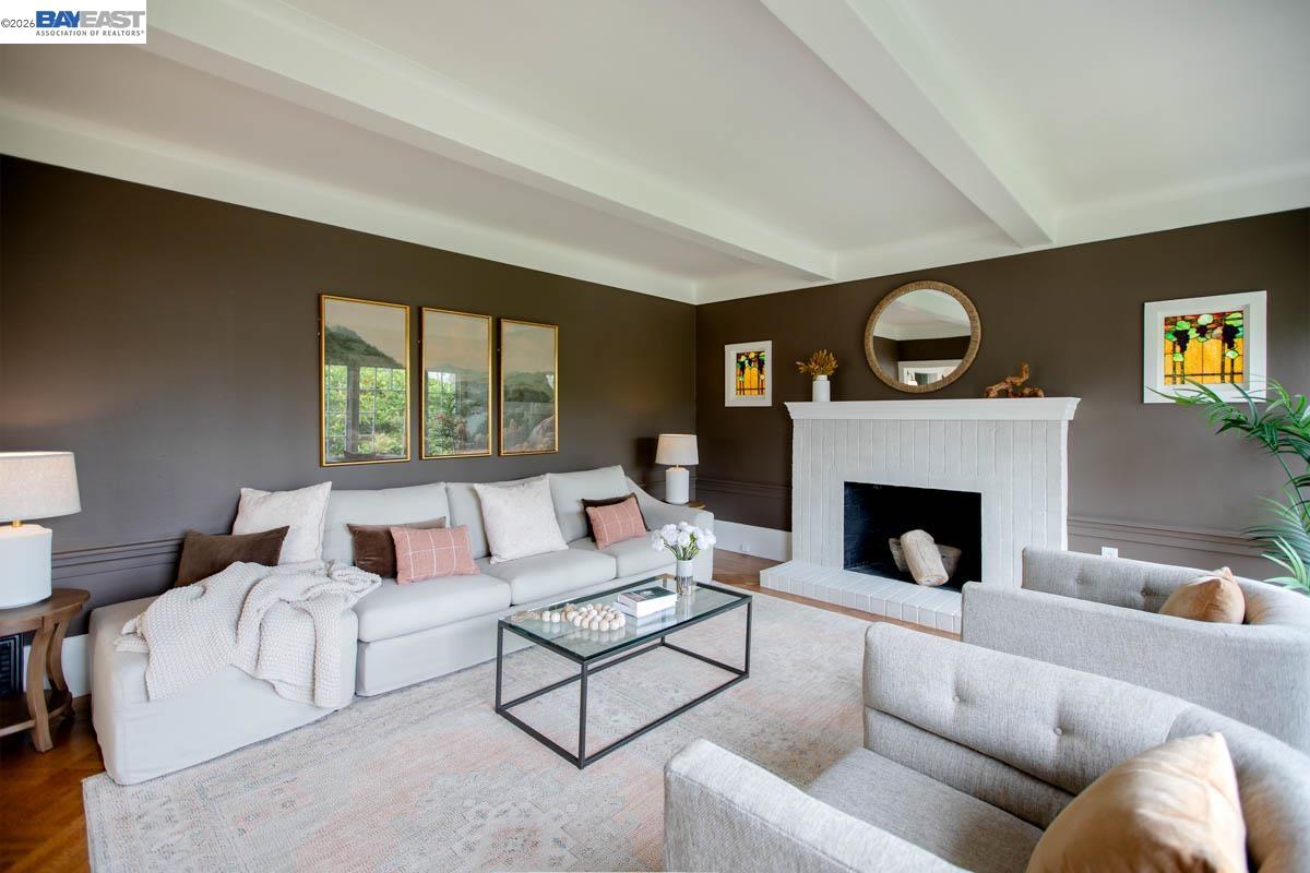 Detail Gallery Image 9 of 60 For 1716 Santa Clara Ave, Alameda,  CA 94501 - 6 Beds | 2 Baths