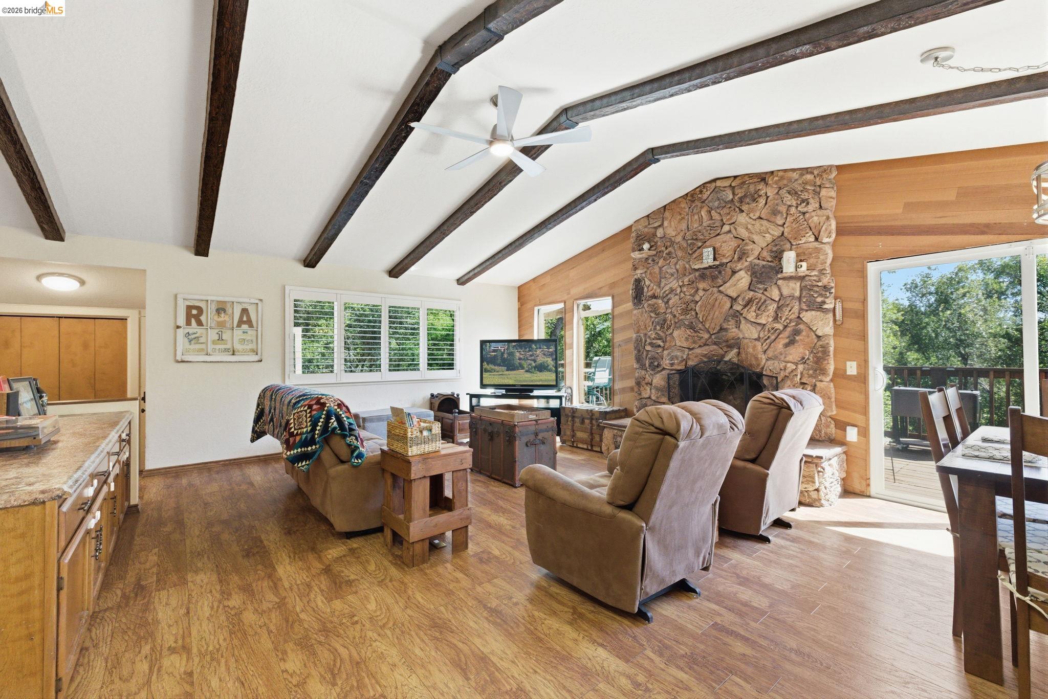 Detail Gallery Image 13 of 34 For 12905 Green Valley Cir, Groveland,  CA 95321-9543 - 3 Beds | 3 Baths