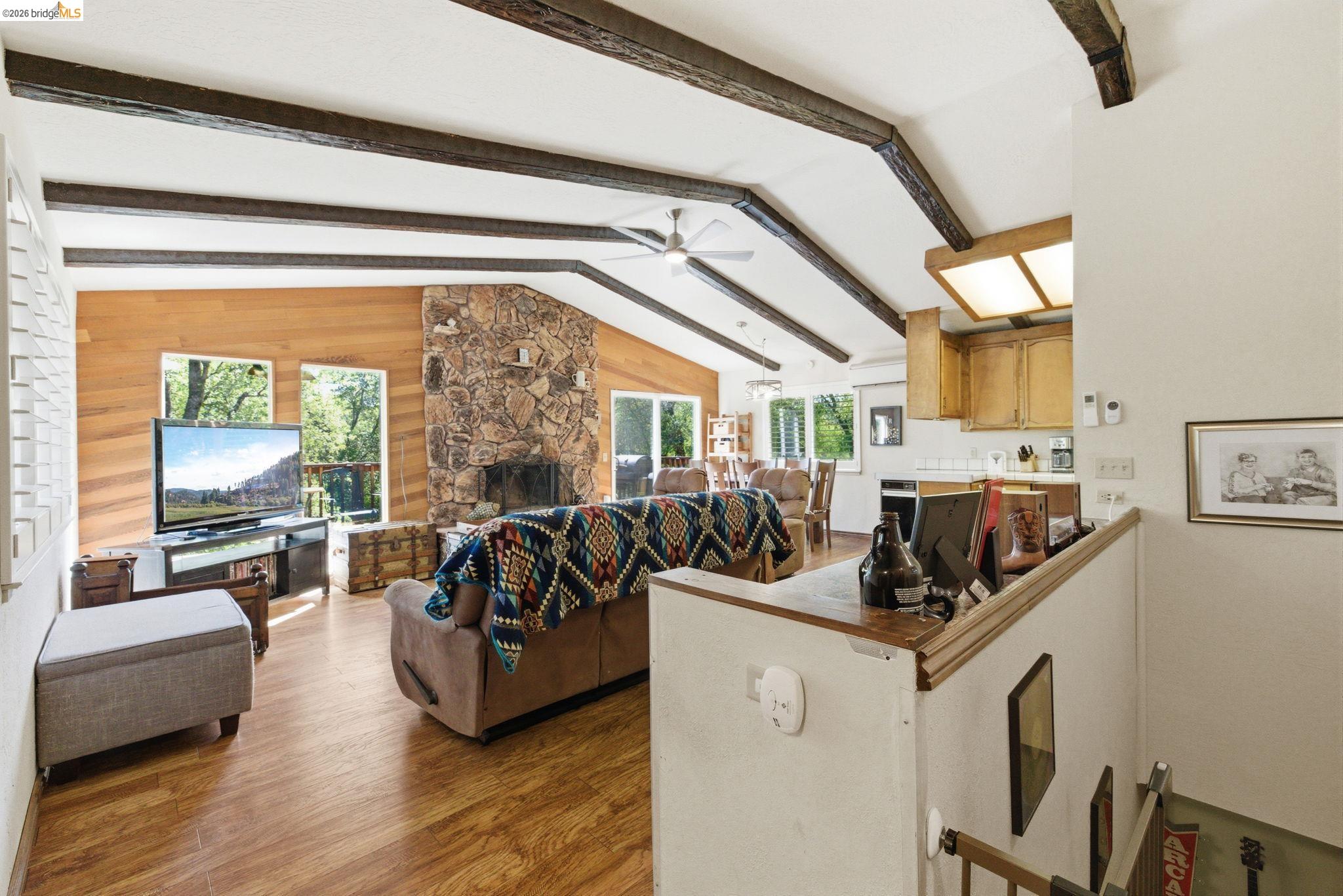 Detail Gallery Image 8 of 34 For 12905 Green Valley Cir, Groveland,  CA 95321-9543 - 3 Beds | 3 Baths