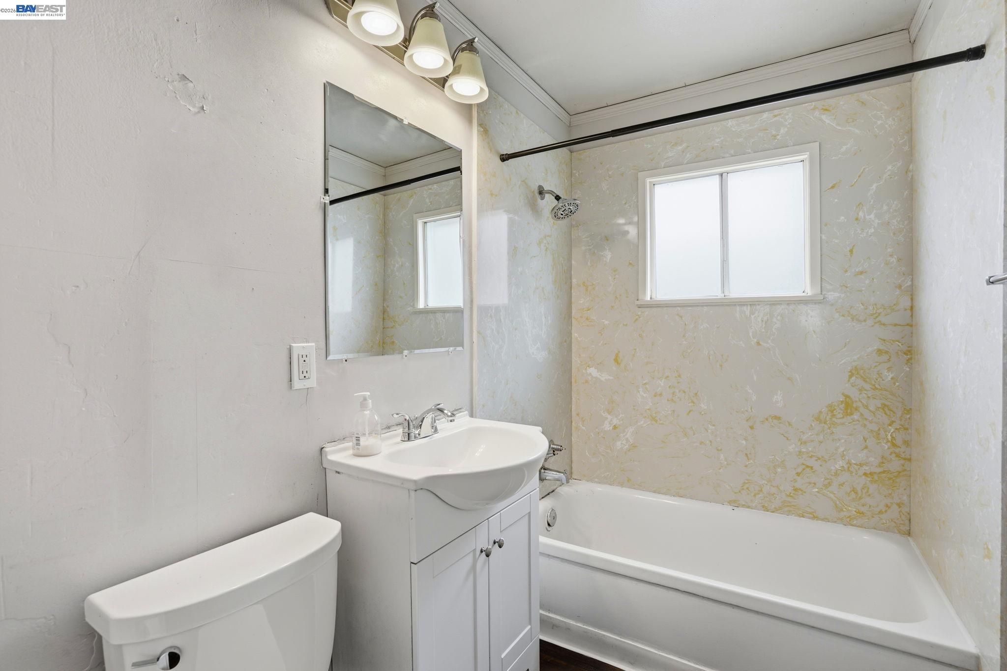 Detail Gallery Image 19 of 23 For 1021 72nd Ave, Oakland,  CA 94621 - 2 Beds | 2 Baths