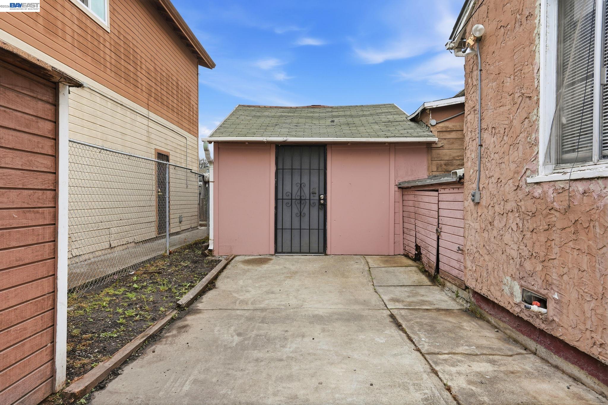 Detail Gallery Image 21 of 23 For 1021 72nd Ave, Oakland,  CA 94621 - 2 Beds | 2 Baths