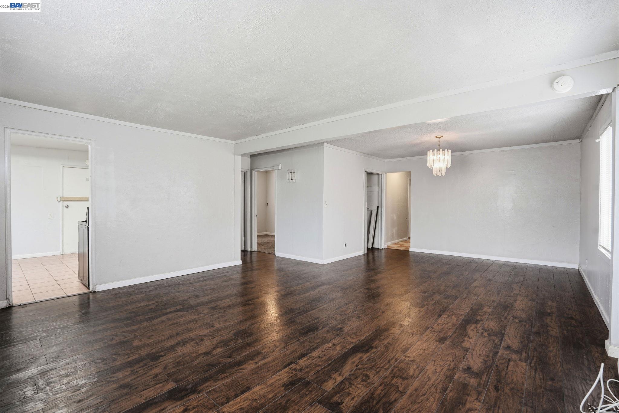 Detail Gallery Image 7 of 23 For 1021 72nd Ave, Oakland,  CA 94621 - 2 Beds | 2 Baths