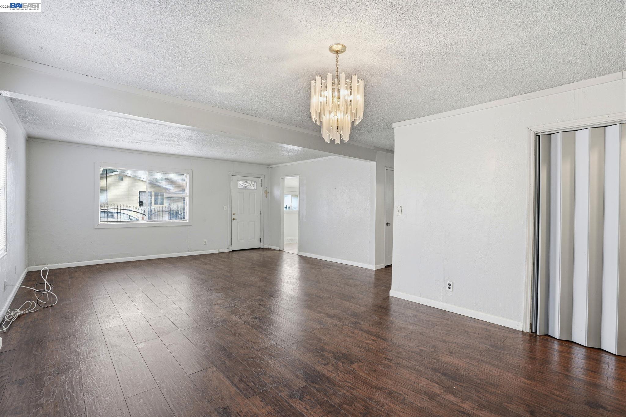 Detail Gallery Image 10 of 23 For 1021 72nd Ave, Oakland,  CA 94621 - 2 Beds | 2 Baths