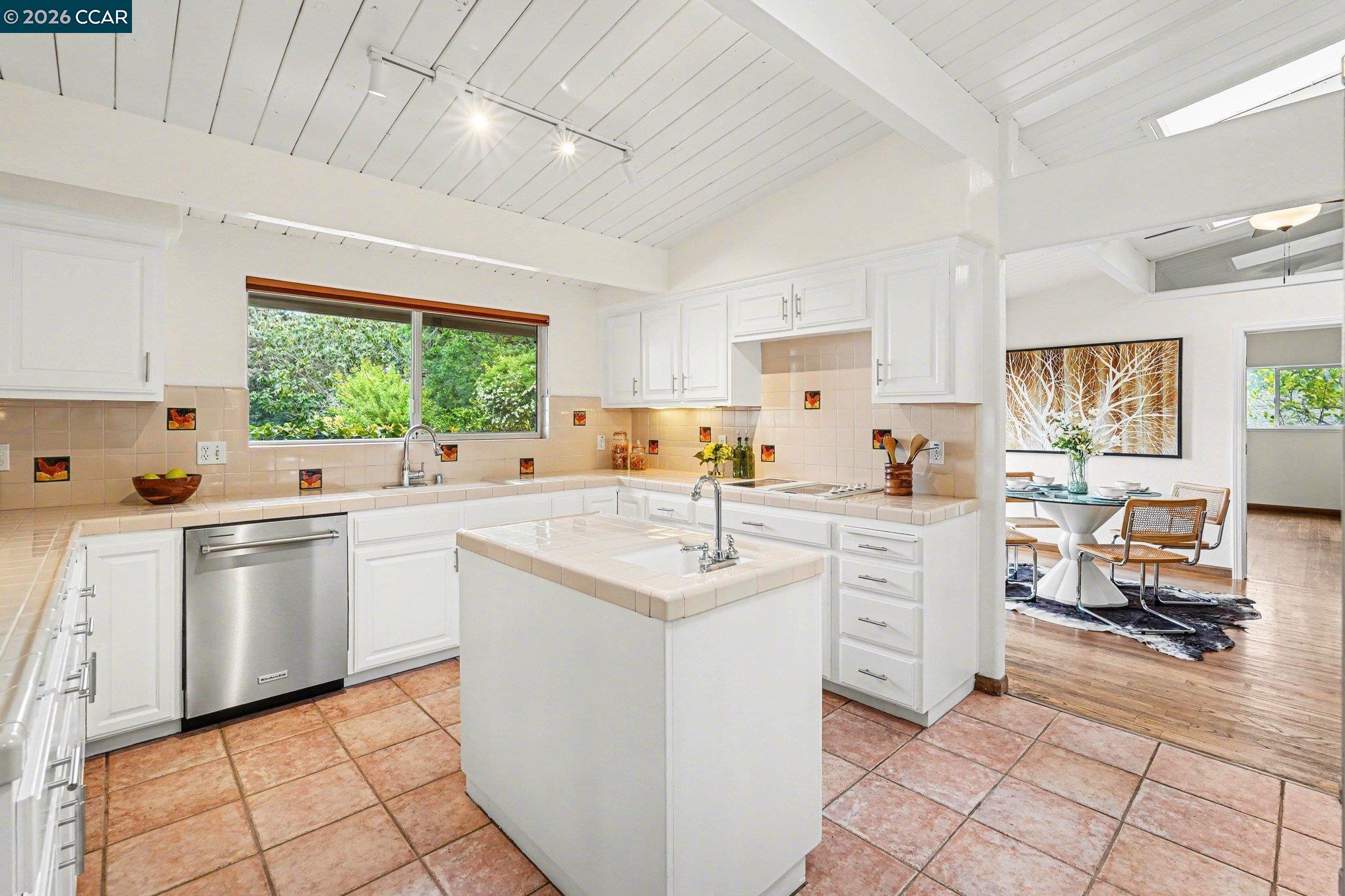 Detail Gallery Image 16 of 49 For 4885 Milden Rd, Martinez,  CA 94553 - 6 Beds | 3/2 Baths