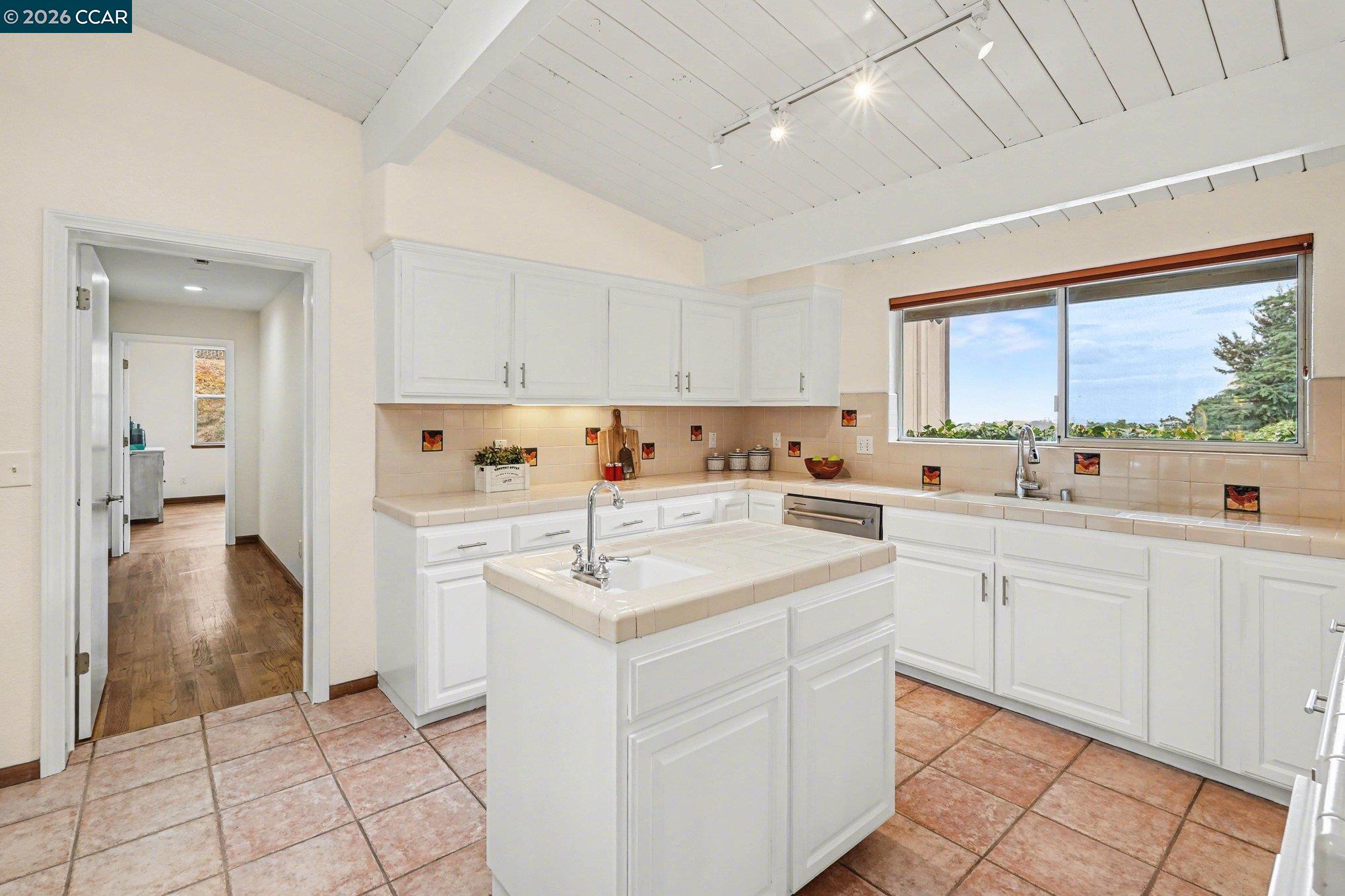 Detail Gallery Image 19 of 49 For 4885 Milden Rd, Martinez,  CA 94553 - 6 Beds | 3/2 Baths