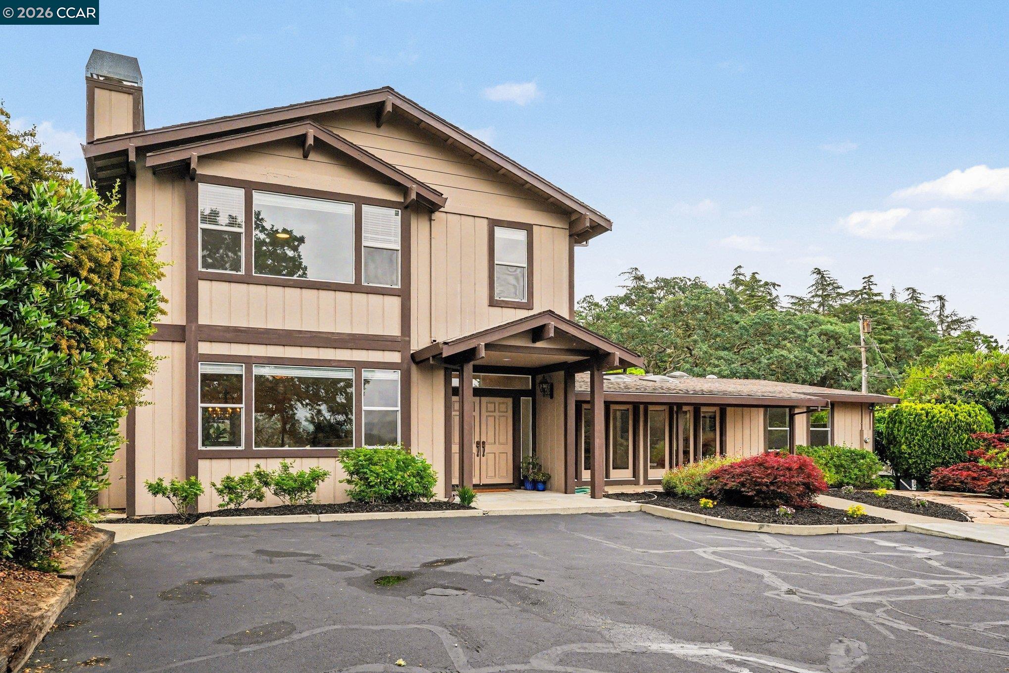 Detail Gallery Image 4 of 49 For 4885 Milden Rd, Martinez,  CA 94553 - 6 Beds | 3/2 Baths