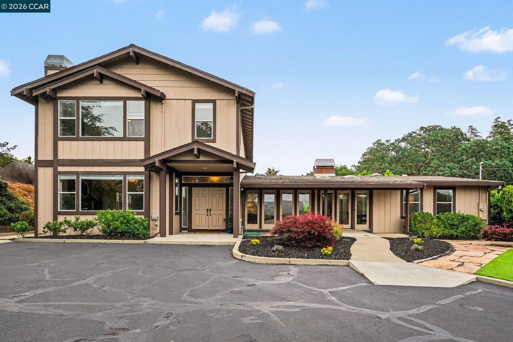 Detail Gallery Image 5 of 49 For 4885 Milden Rd, Martinez,  CA 94553 - 6 Beds | 3/2 Baths