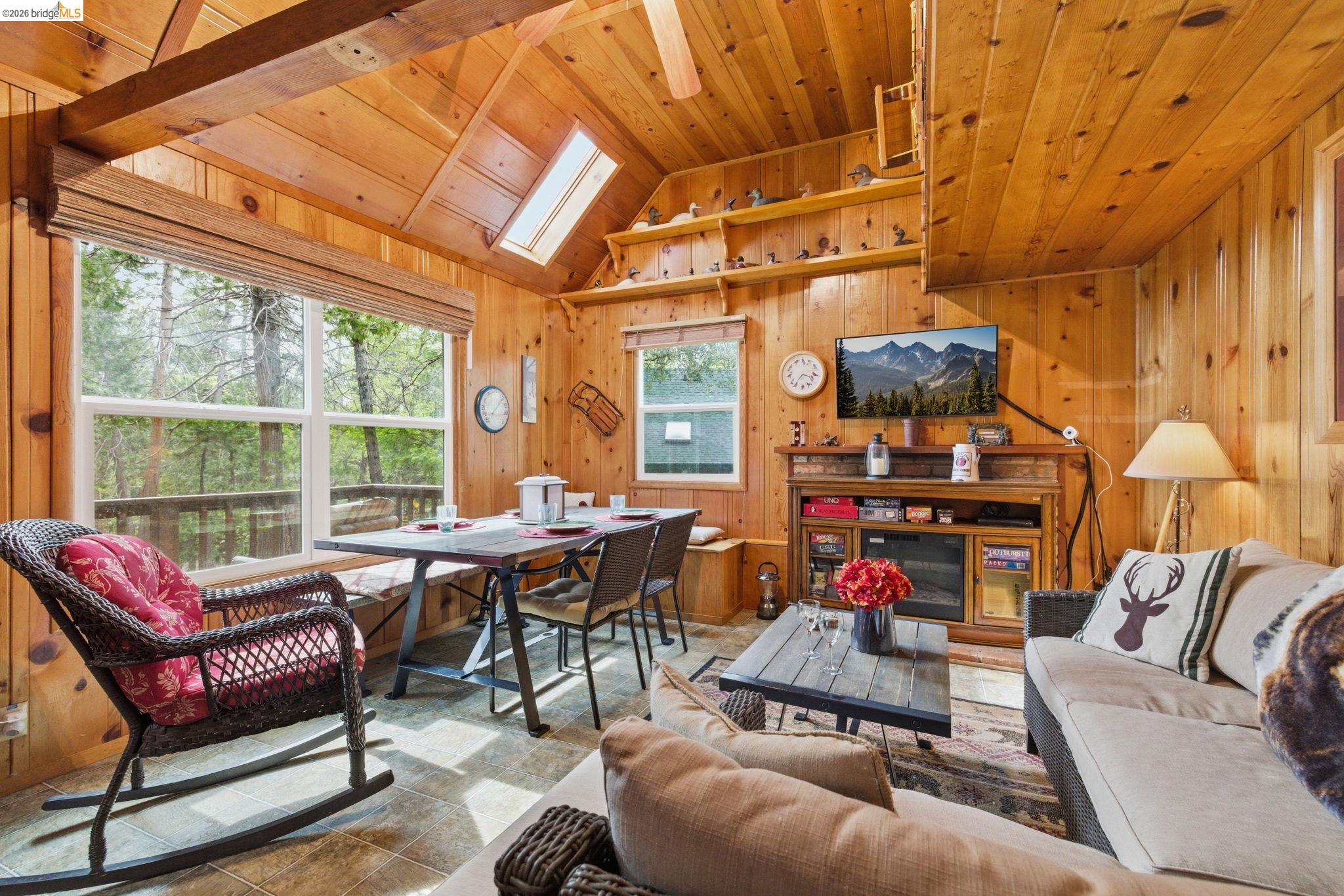 Detail Gallery Image 4 of 53 For 18838 Sequoia Lane E., Twain Harte,  CA 95383-9999 - 3 Beds | 2 Baths