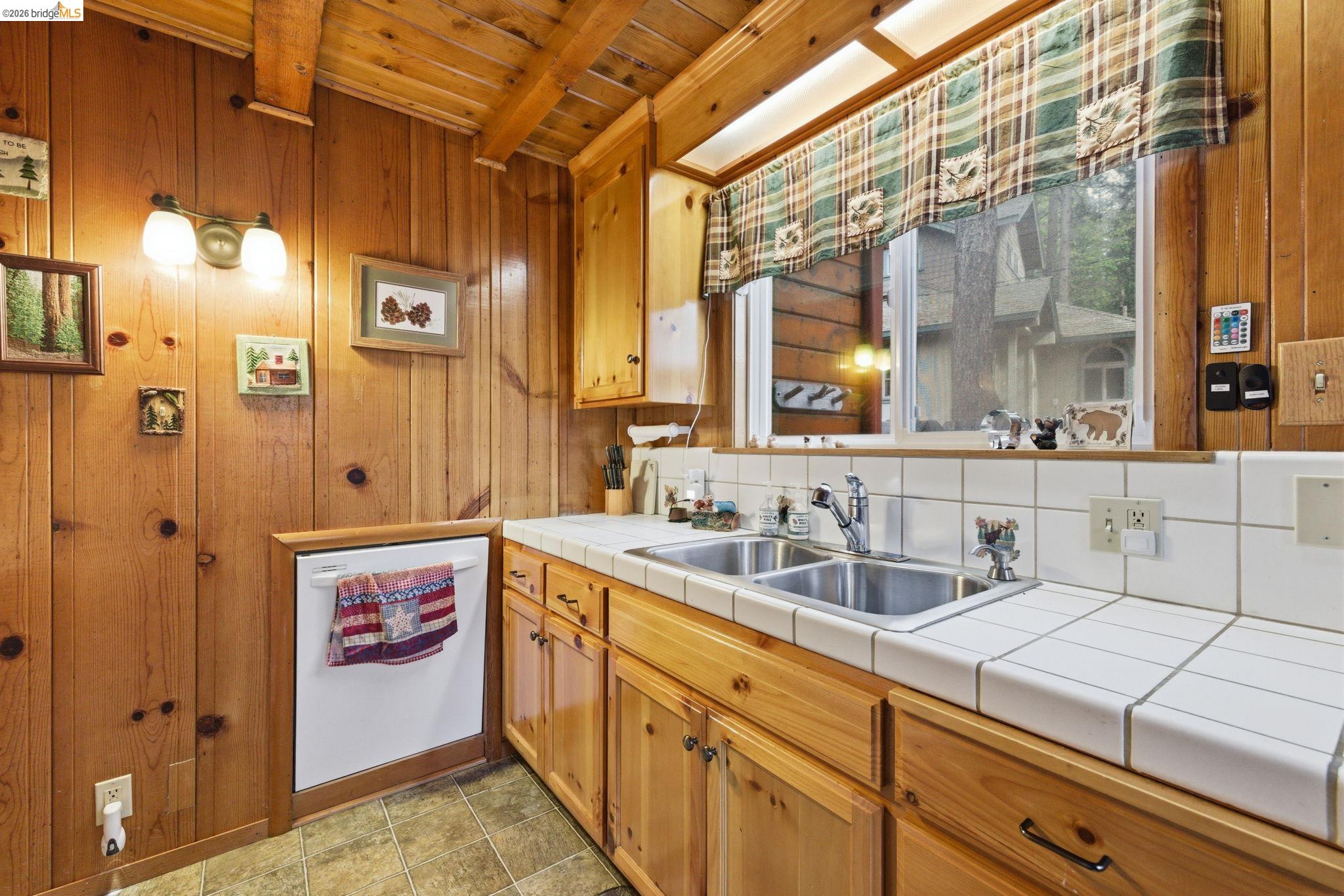 Detail Gallery Image 10 of 53 For 18838 Sequoia Lane E., Twain Harte,  CA 95383-9999 - 3 Beds | 2 Baths