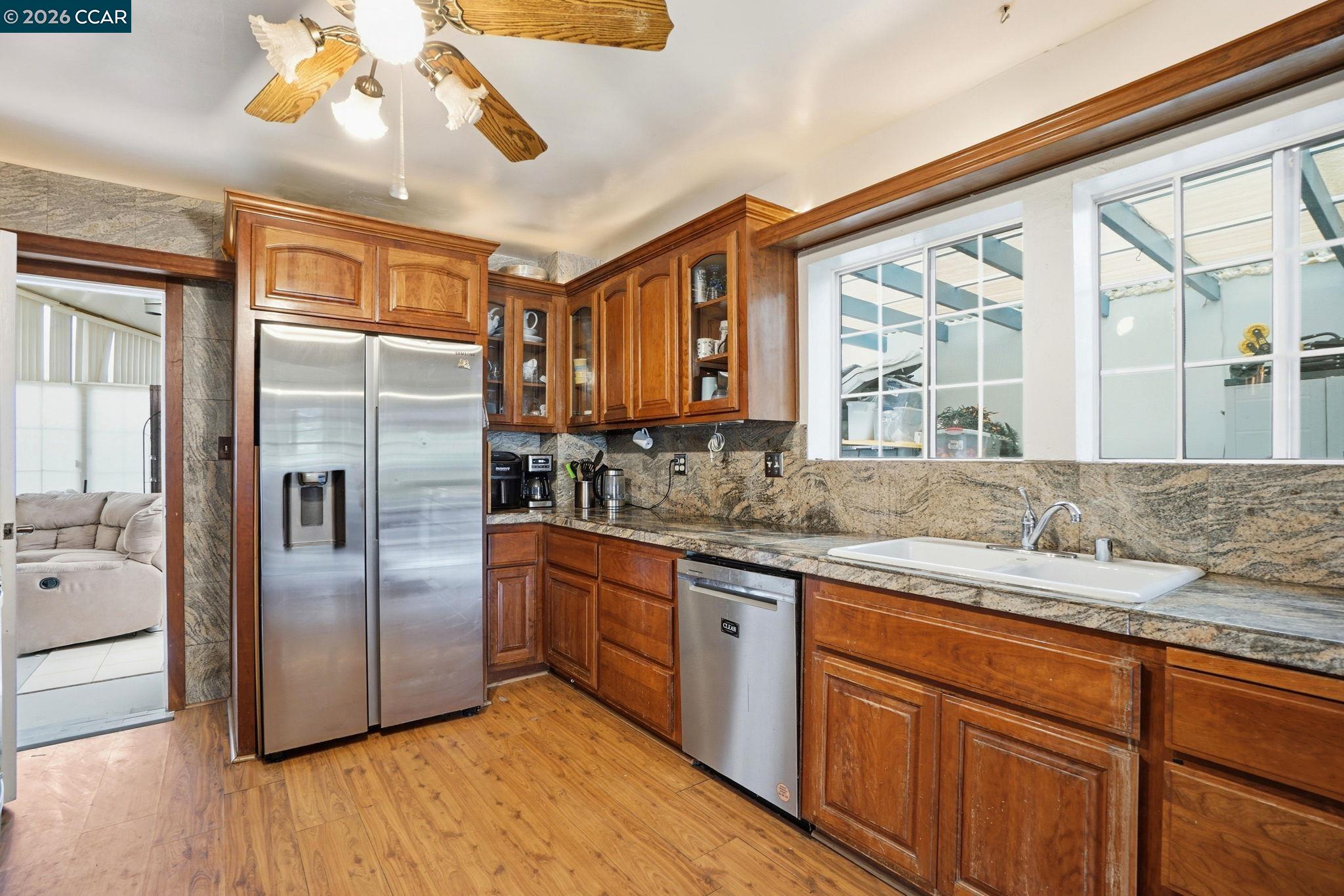 Detail Gallery Image 12 of 30 For 1035 Santa Fe Ave, Martinez,  CA 94553 - 2 Beds | 2 Baths