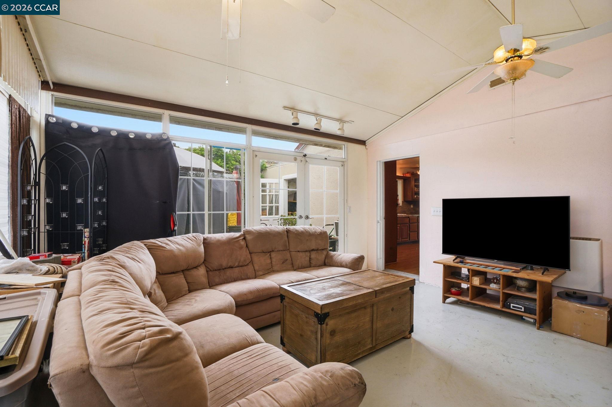 Detail Gallery Image 21 of 30 For 1035 Santa Fe Ave, Martinez,  CA 94553 - 2 Beds | 2 Baths