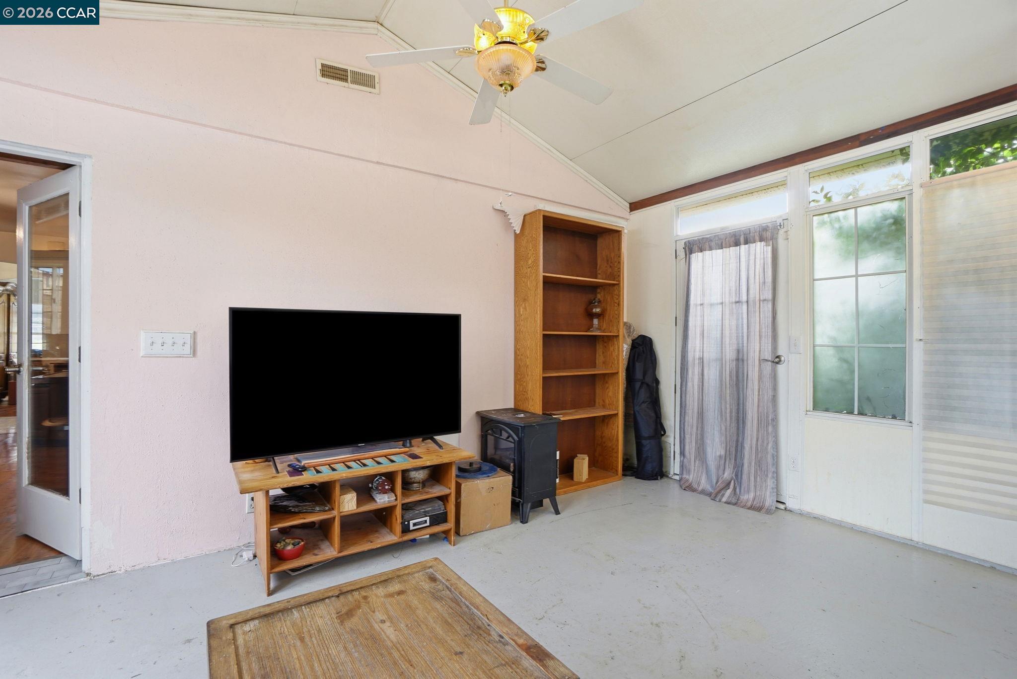 Detail Gallery Image 22 of 30 For 1035 Santa Fe Ave, Martinez,  CA 94553 - 2 Beds | 2 Baths