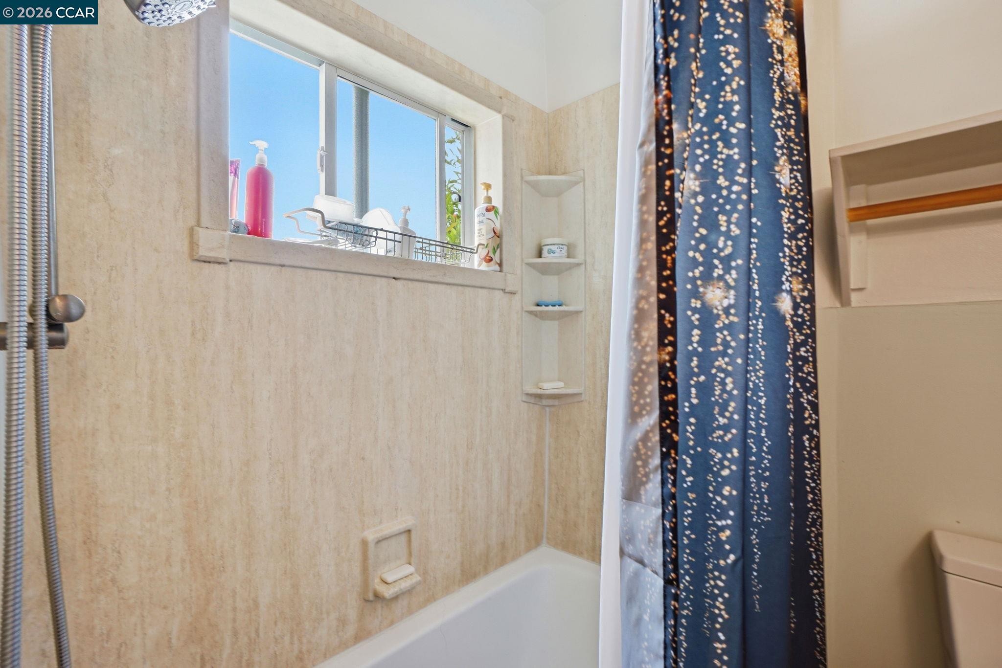 Detail Gallery Image 24 of 30 For 1035 Santa Fe Ave, Martinez,  CA 94553 - 2 Beds | 2 Baths