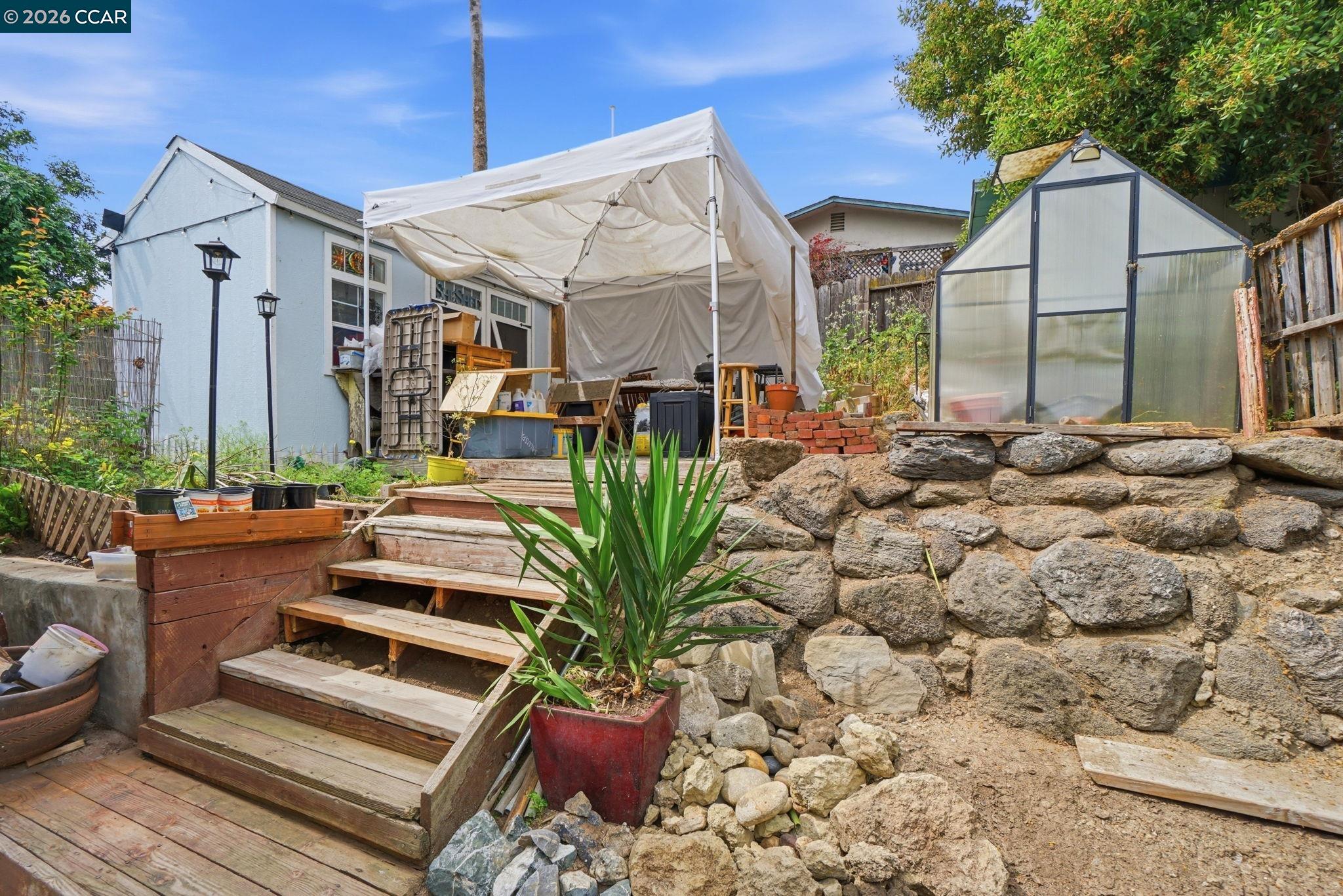 Detail Gallery Image 29 of 30 For 1035 Santa Fe Ave, Martinez,  CA 94553 - 2 Beds | 2 Baths