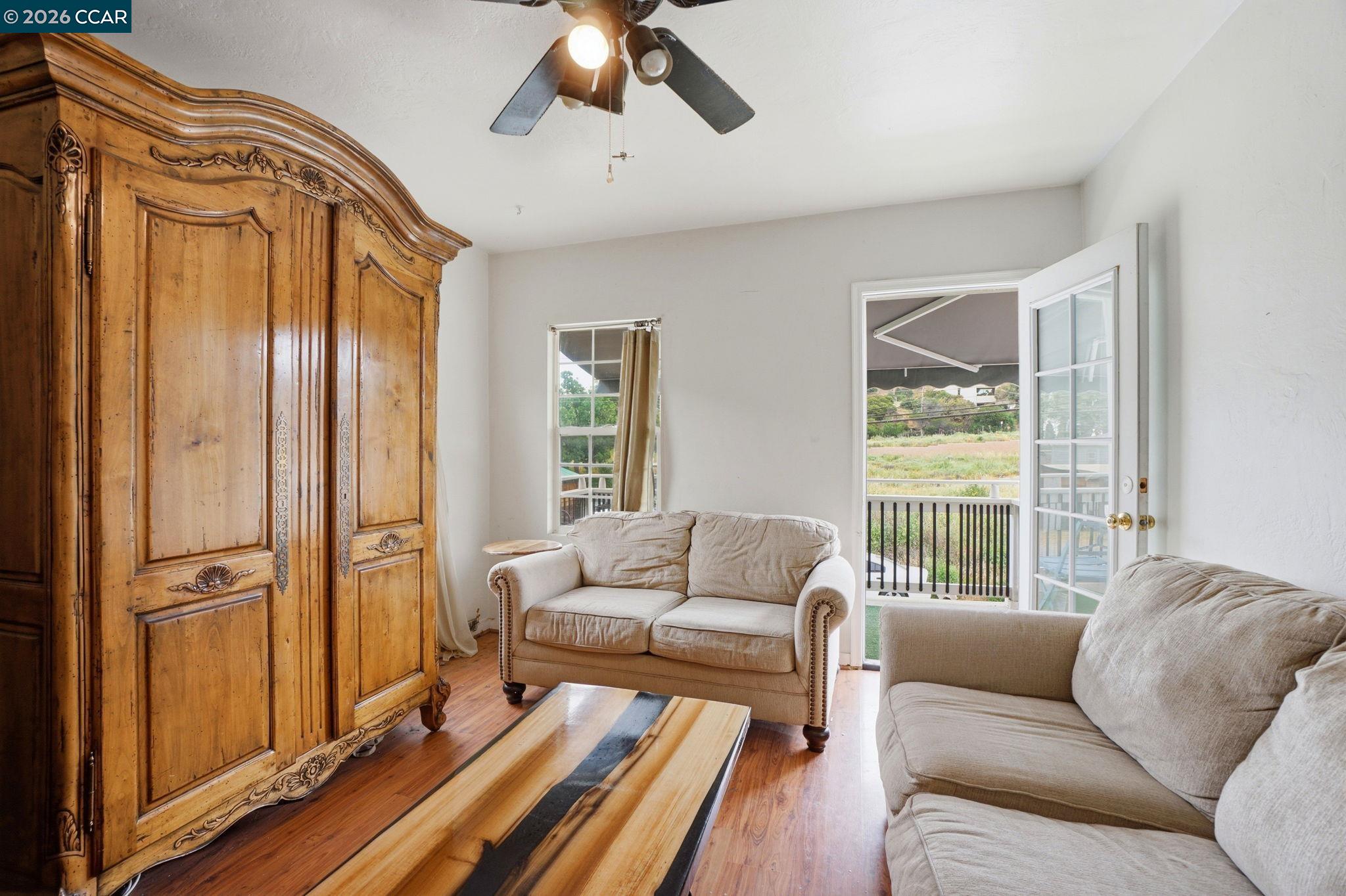 Detail Gallery Image 9 of 30 For 1035 Santa Fe Ave, Martinez,  CA 94553 - 2 Beds | 2 Baths