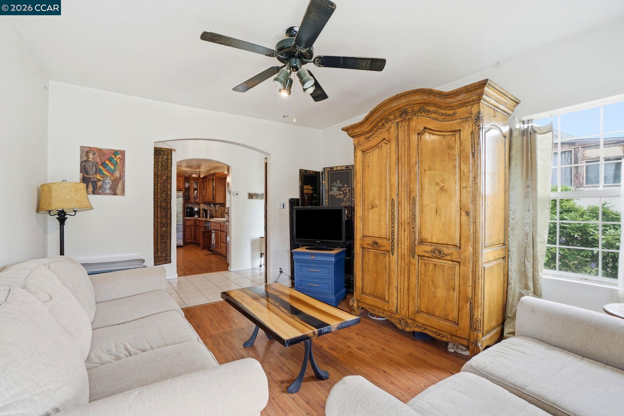 Detail Gallery Image 10 of 30 For 1035 Santa Fe Ave, Martinez,  CA 94553 - 2 Beds | 2 Baths