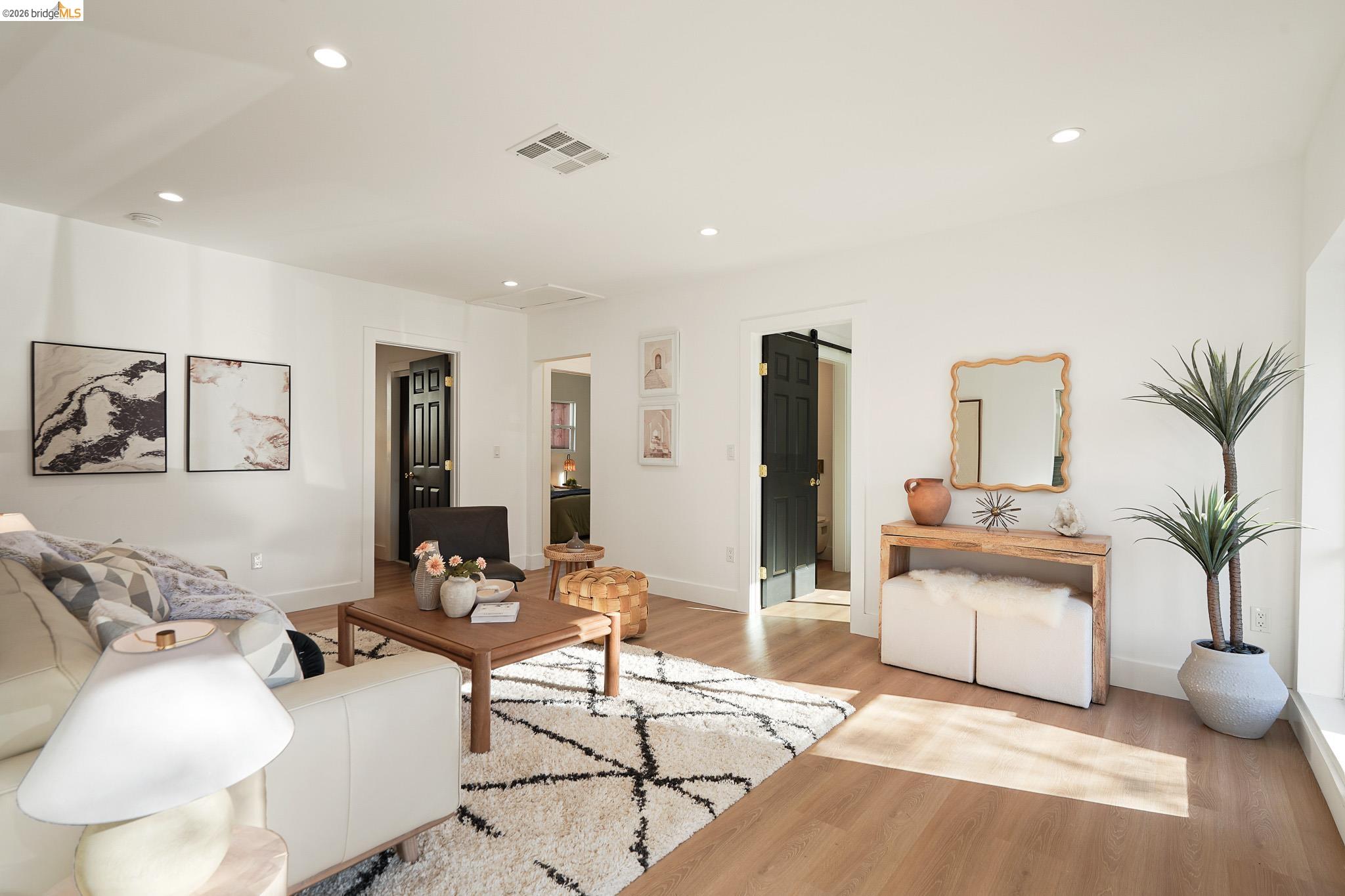 Detail Gallery Image 3 of 46 For 2151 Santa Rita St, Oakland,  CA 94601 - 3 Beds | 2 Baths