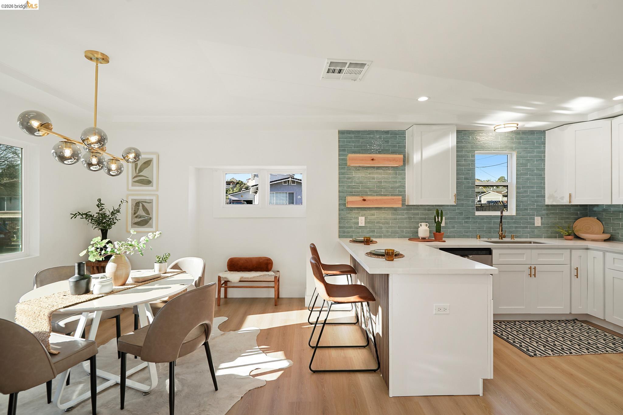 Detail Gallery Image 6 of 46 For 2151 Santa Rita St, Oakland,  CA 94601 - 3 Beds | 2 Baths