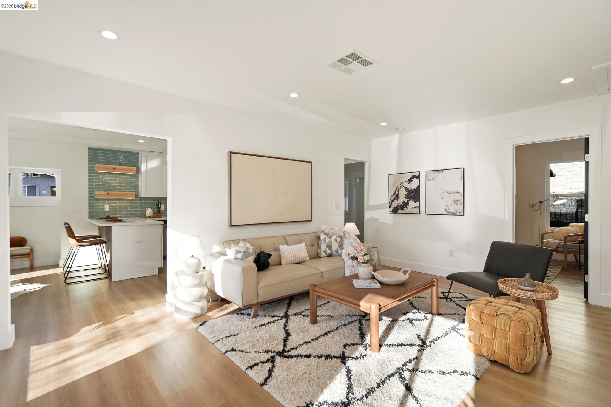 Detail Gallery Image 8 of 46 For 2151 Santa Rita St, Oakland,  CA 94601 - 3 Beds | 2 Baths