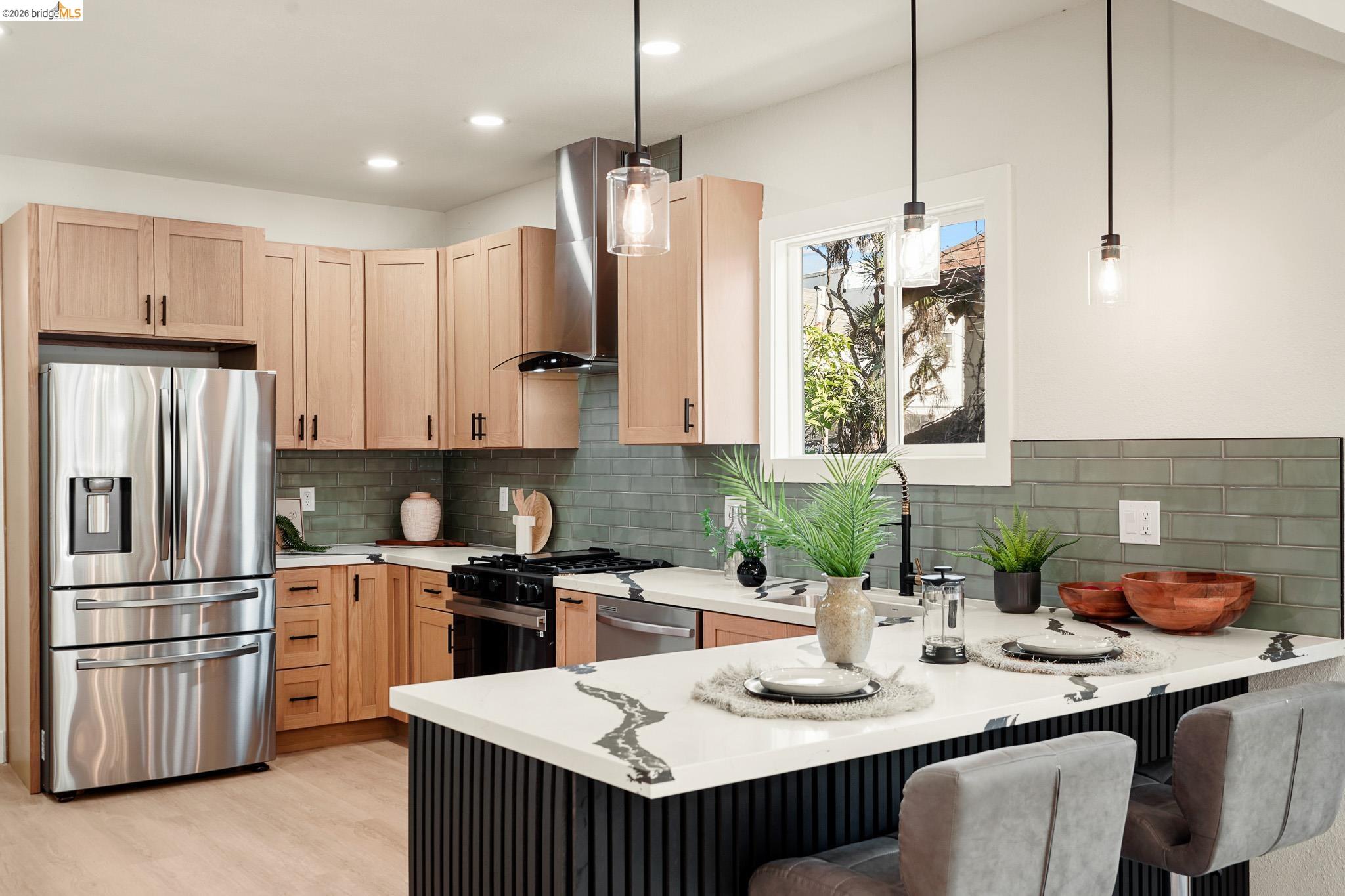 Detail Gallery Image 13 of 48 For 760 53rd St, Oakland,  CA 94609 - 3 Beds | 2 Baths