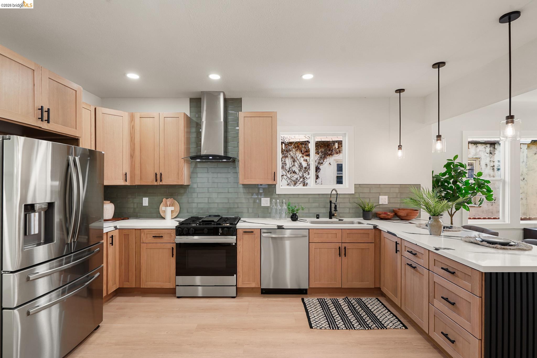 Detail Gallery Image 14 of 48 For 760 53rd St, Oakland,  CA 94609 - 3 Beds | 2 Baths